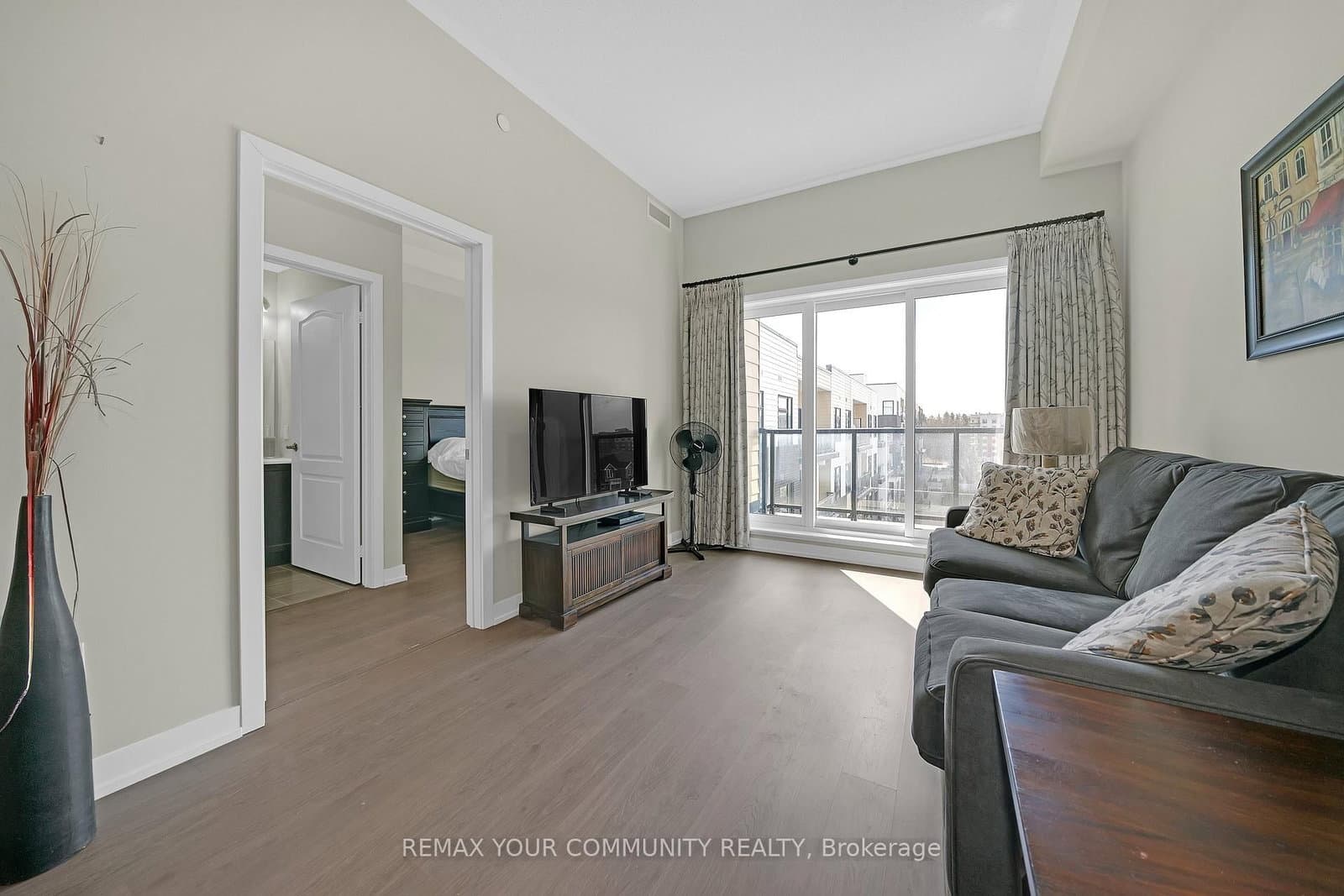 555 William Graham Drive, Unit PH401 thumbnail 12