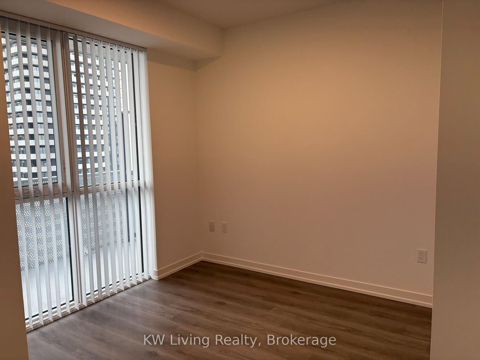 28 Interchange Way, Unit 3916 thumbnail 3
