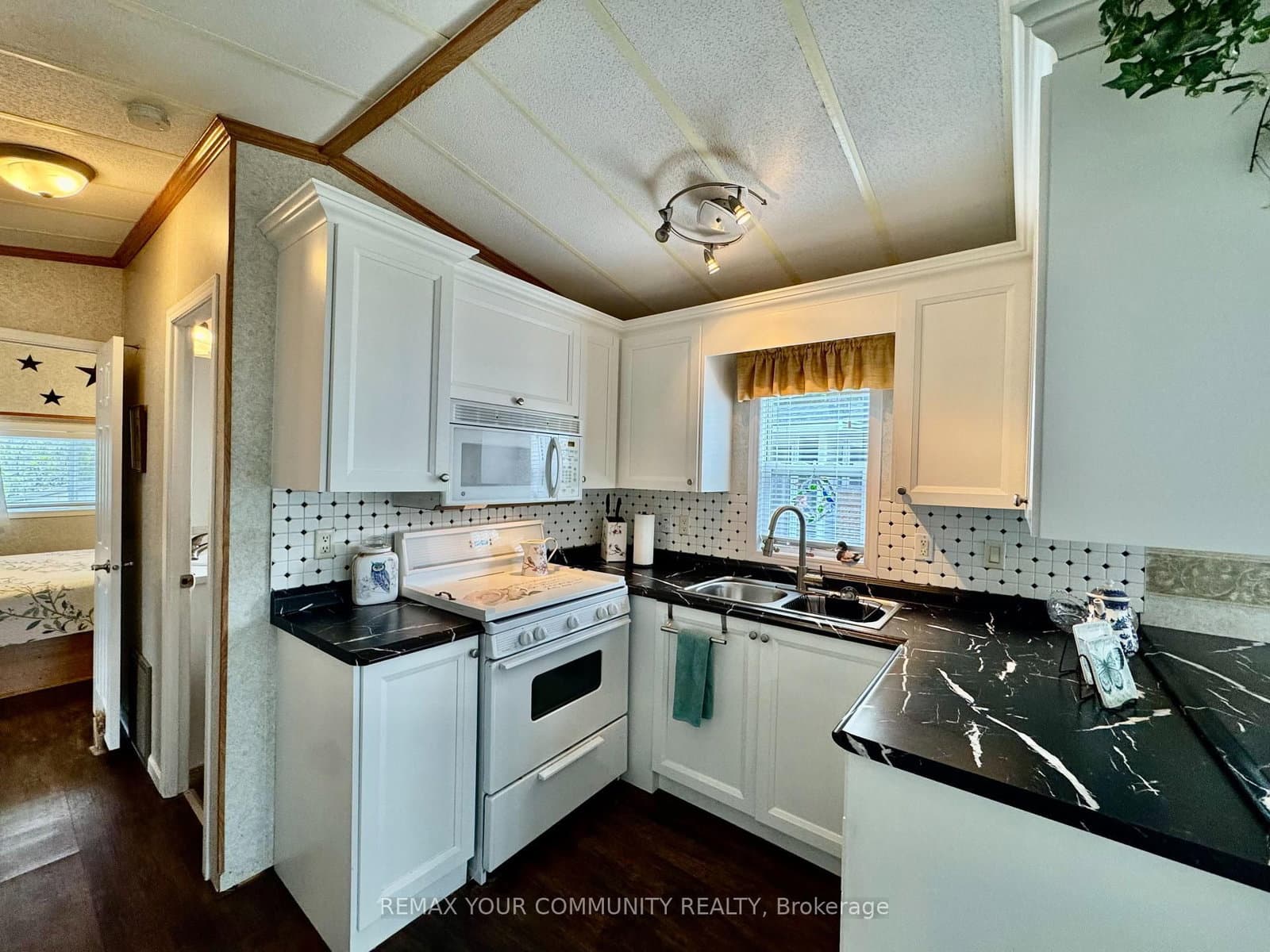 285 Crydermans Side Road, Unit 323 thumbnail 12