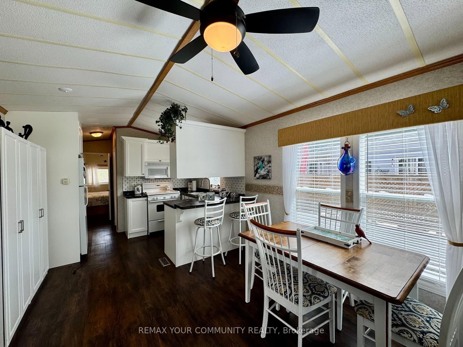 285 Crydermans Side Road, Unit 323 thumbnail 14