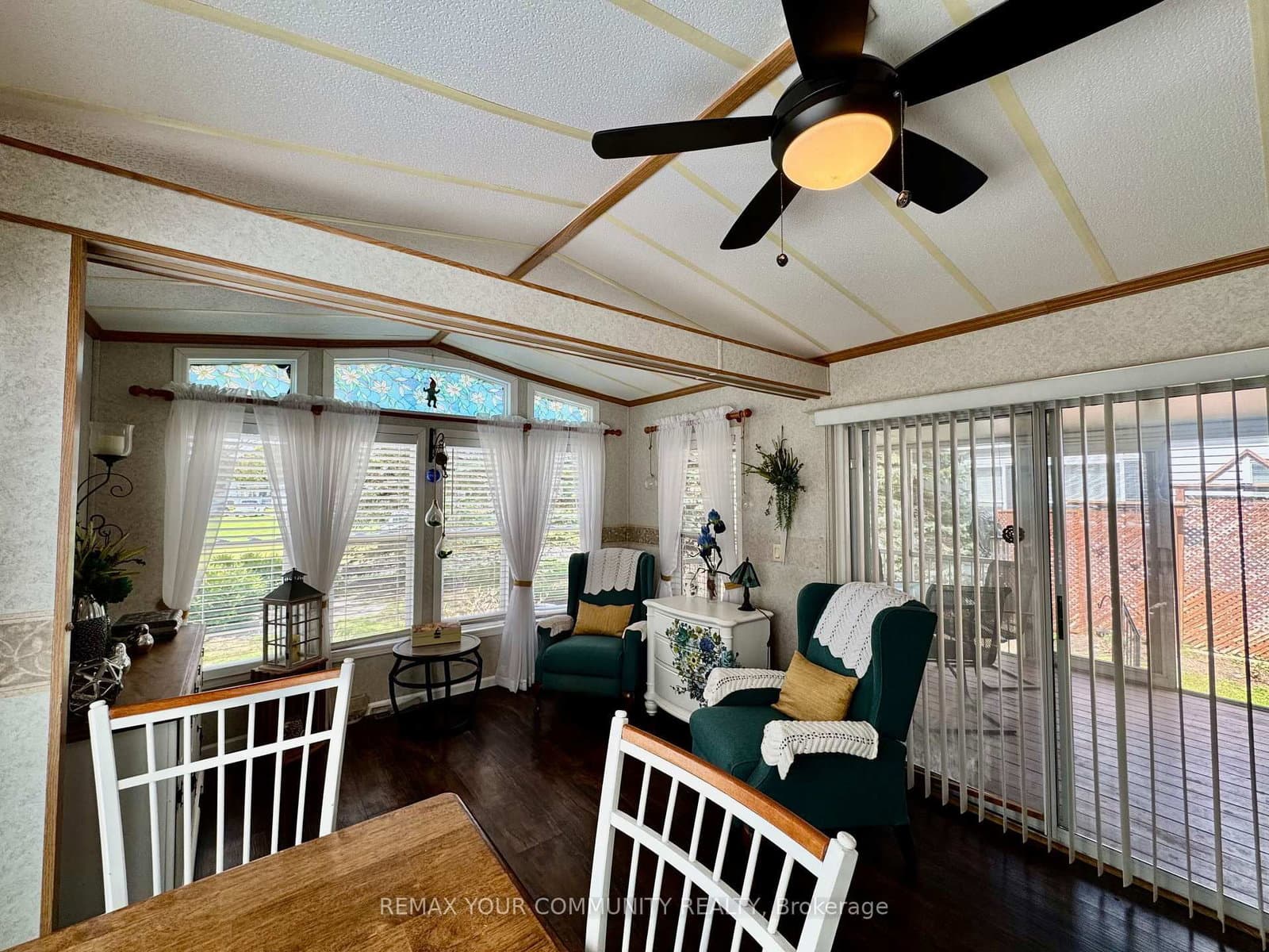 285 Crydermans Side Road, Unit 323 thumbnail 17