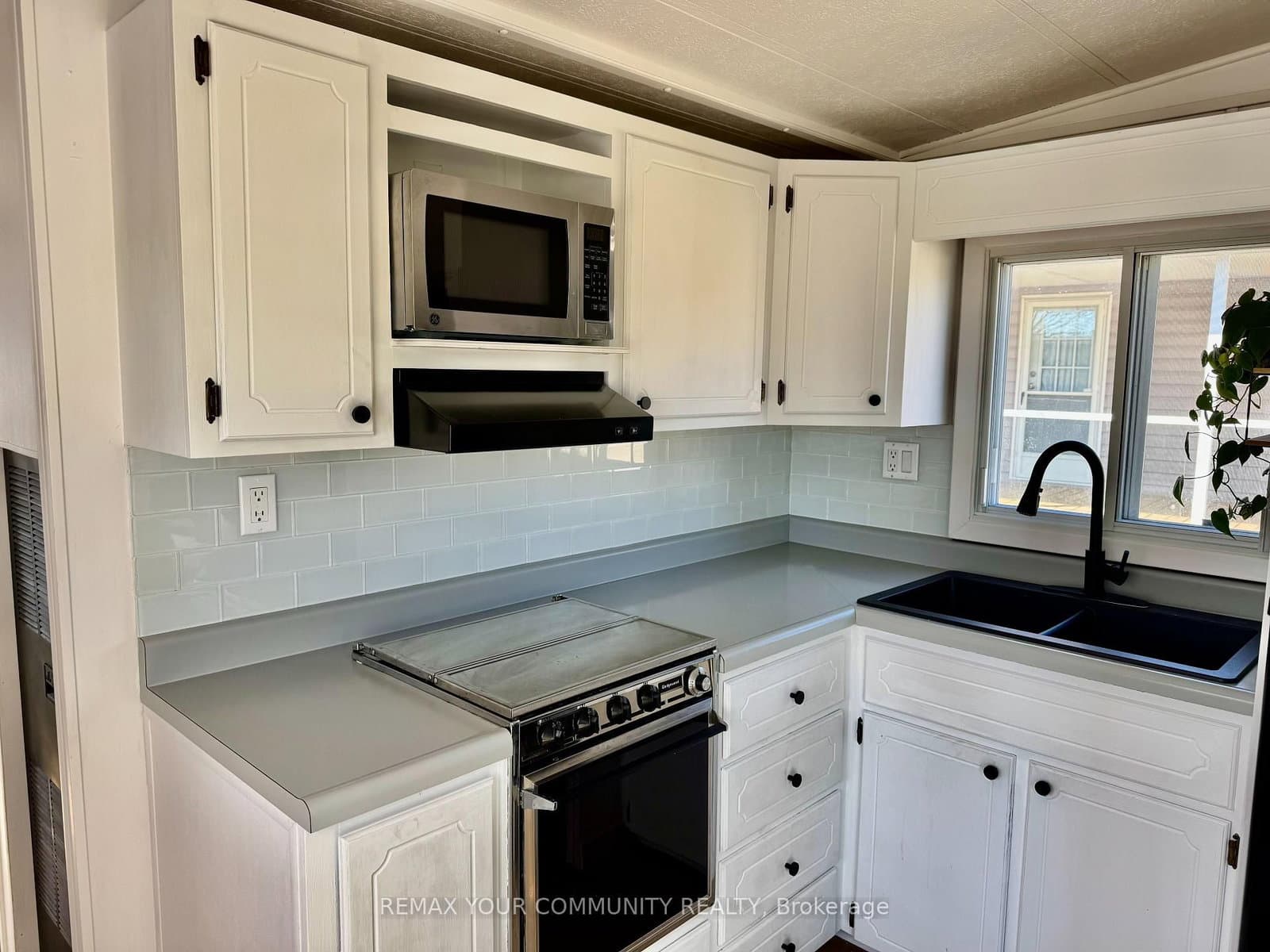 285 Crydermans Side Road, Unit 204 thumbnail 5