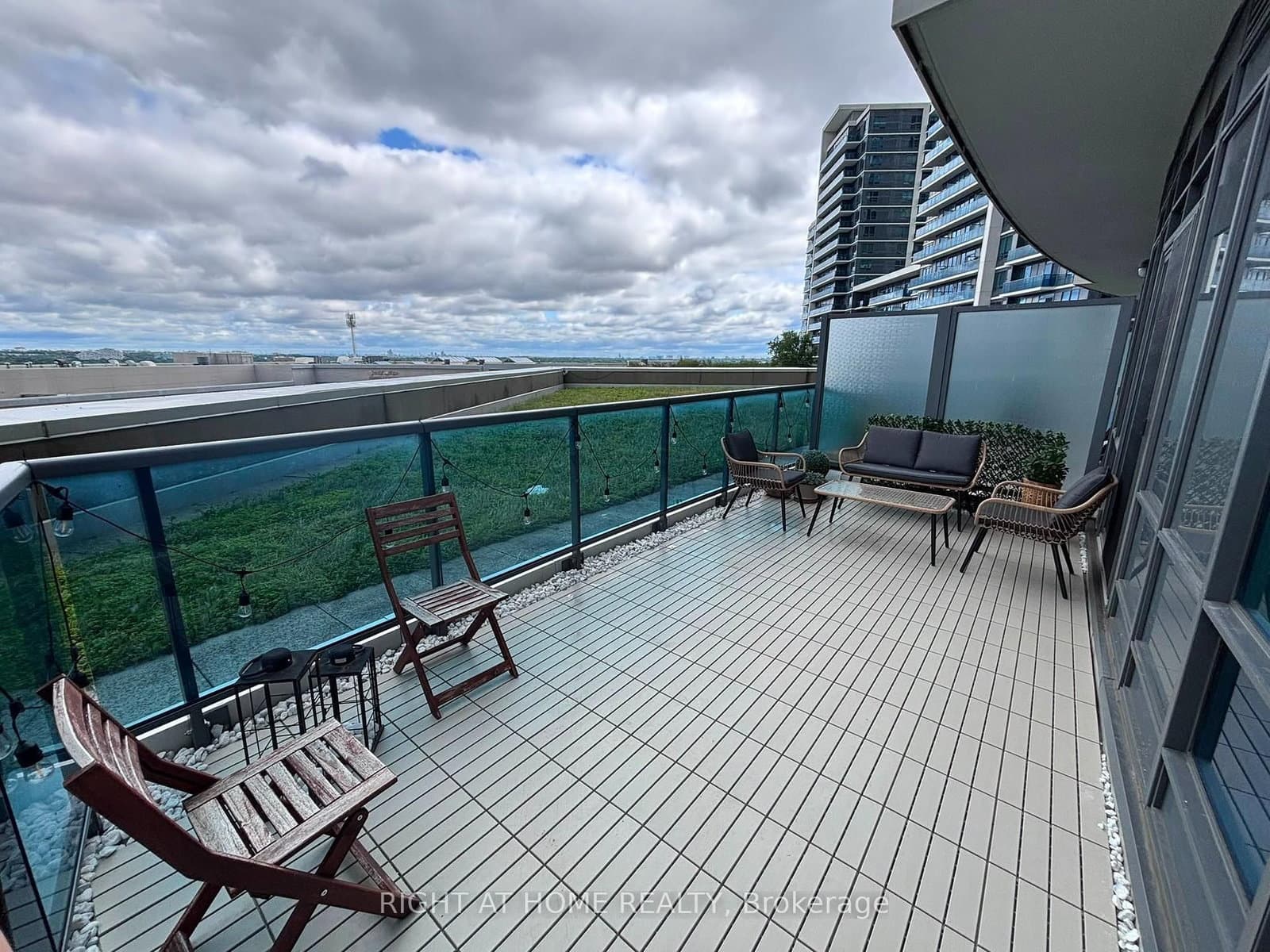 7171 Yonge Street, Unit 306 thumbnail 16