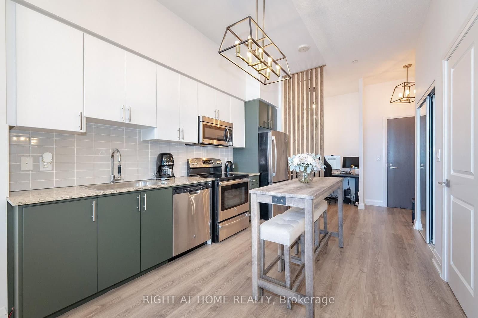 7171 Yonge Street, Unit 306 thumbnail 3