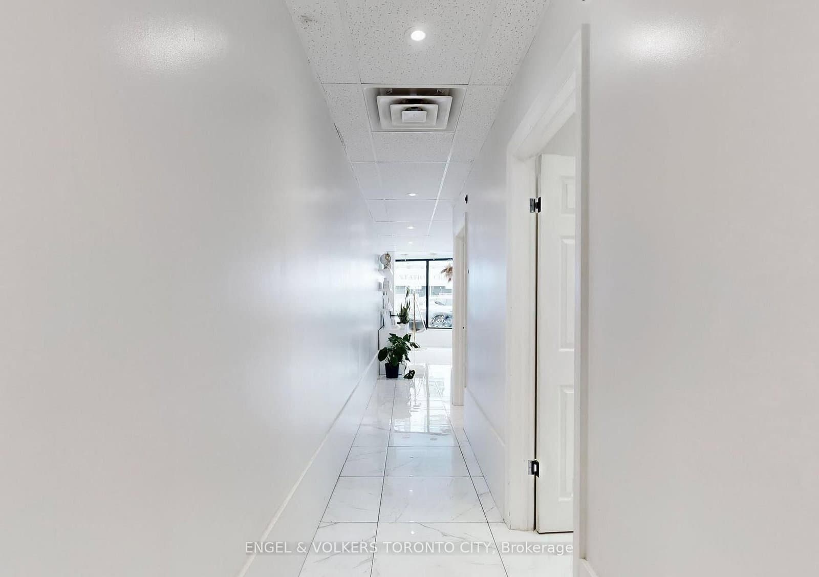 15187 Yonge Street thumbnail 11
