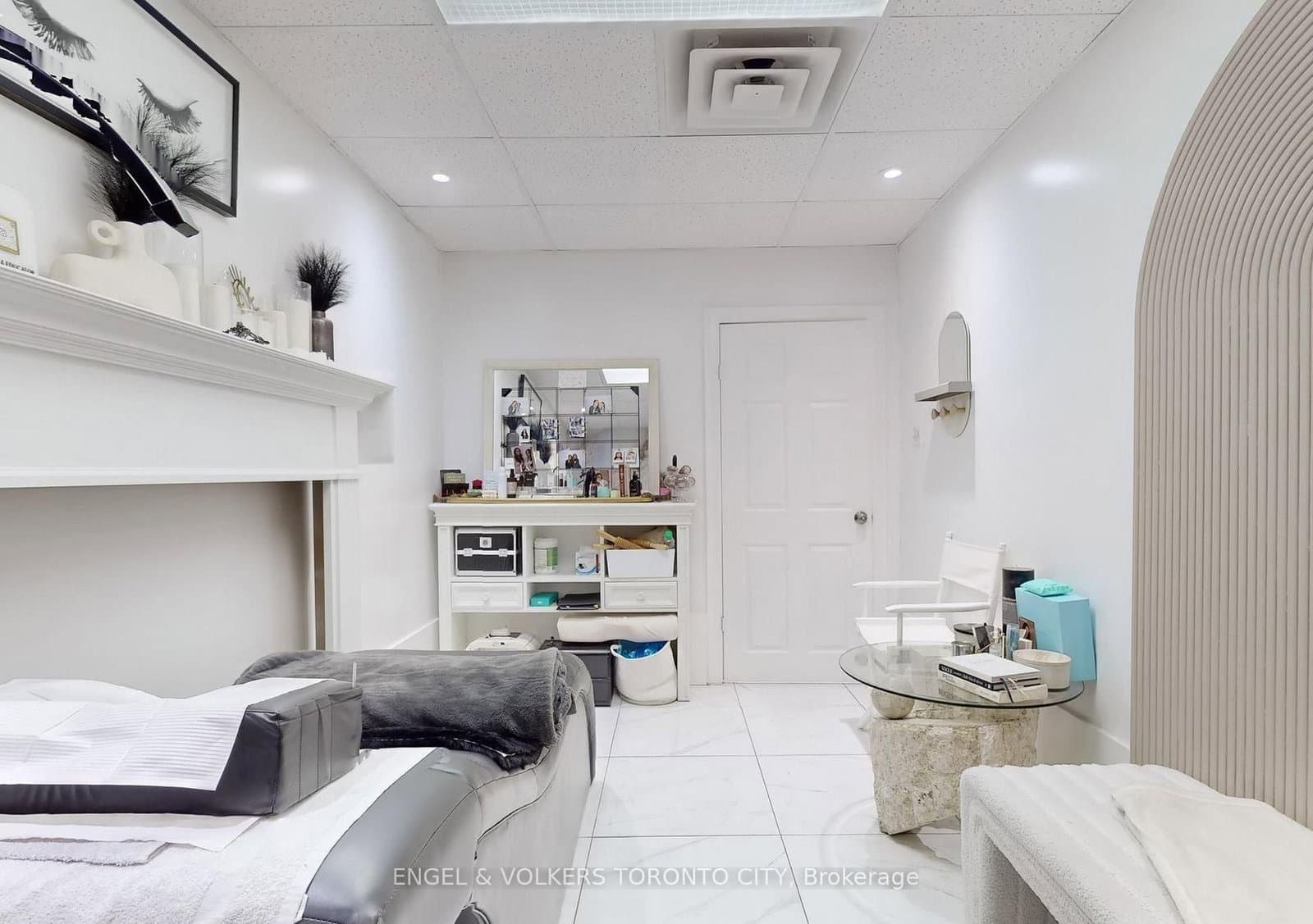 15187 Yonge Street thumbnail 15