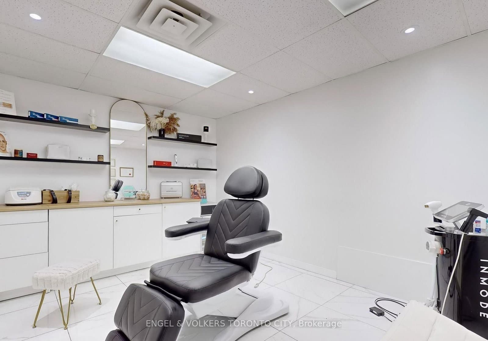 15187 Yonge Street thumbnail 16