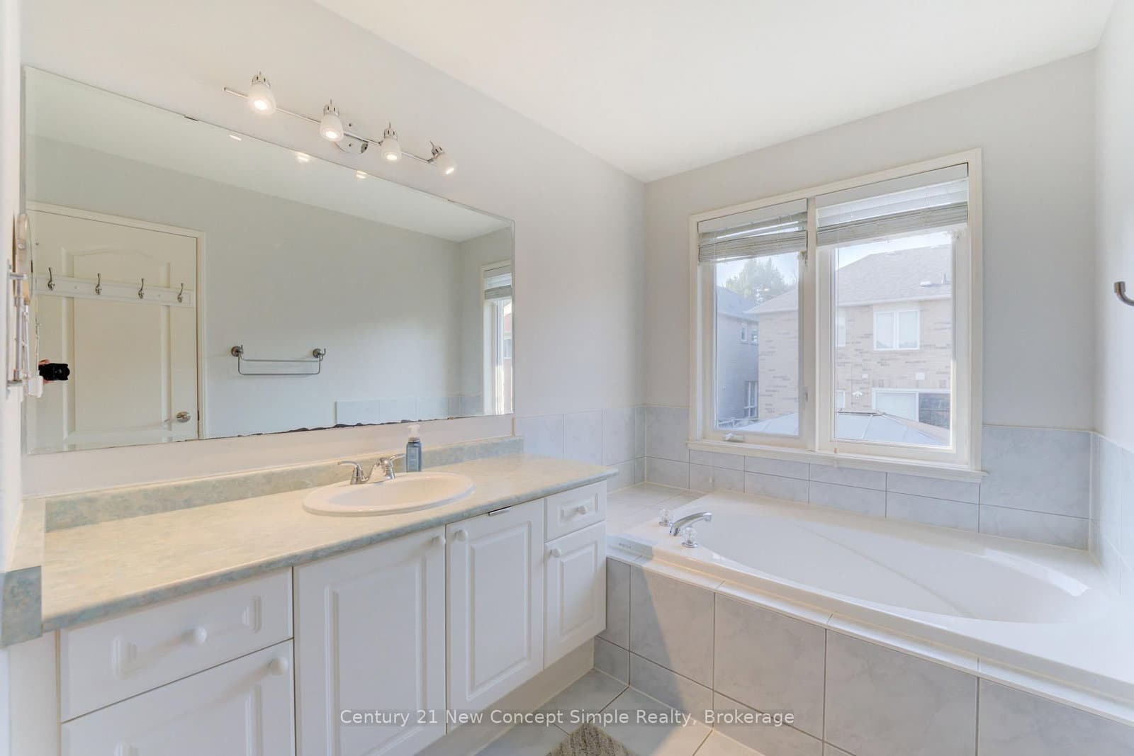18 Castlemore Avenue thumbnail 18