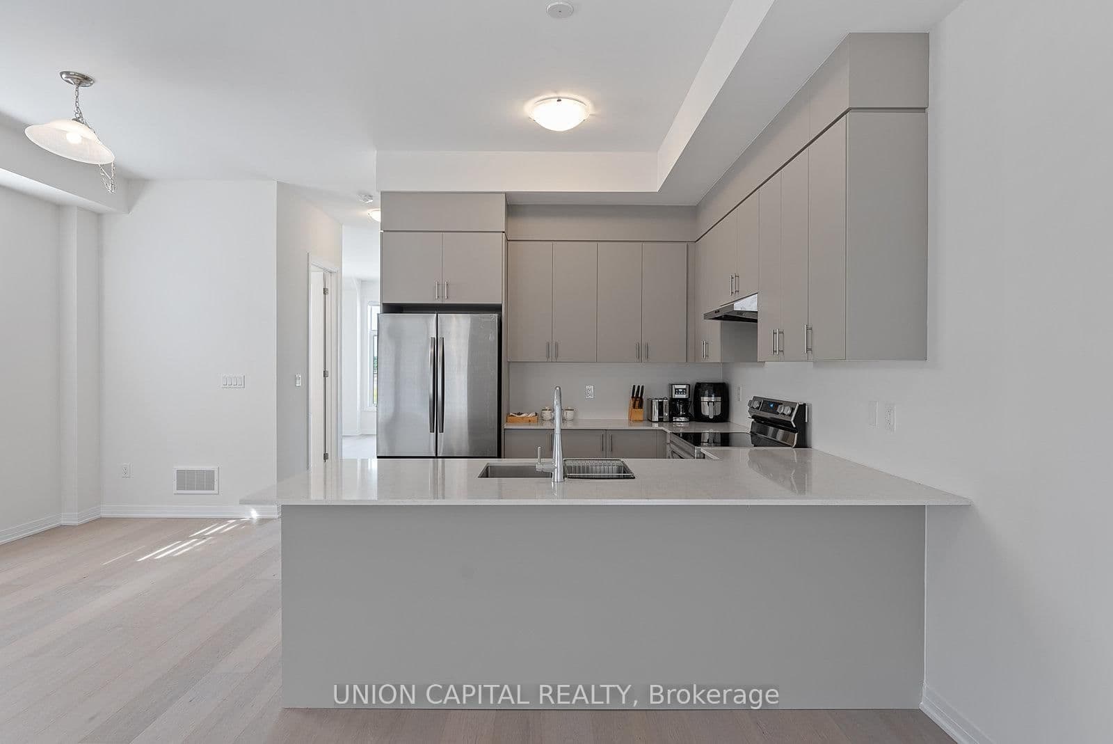 11437 Leslie Street thumbnail 18