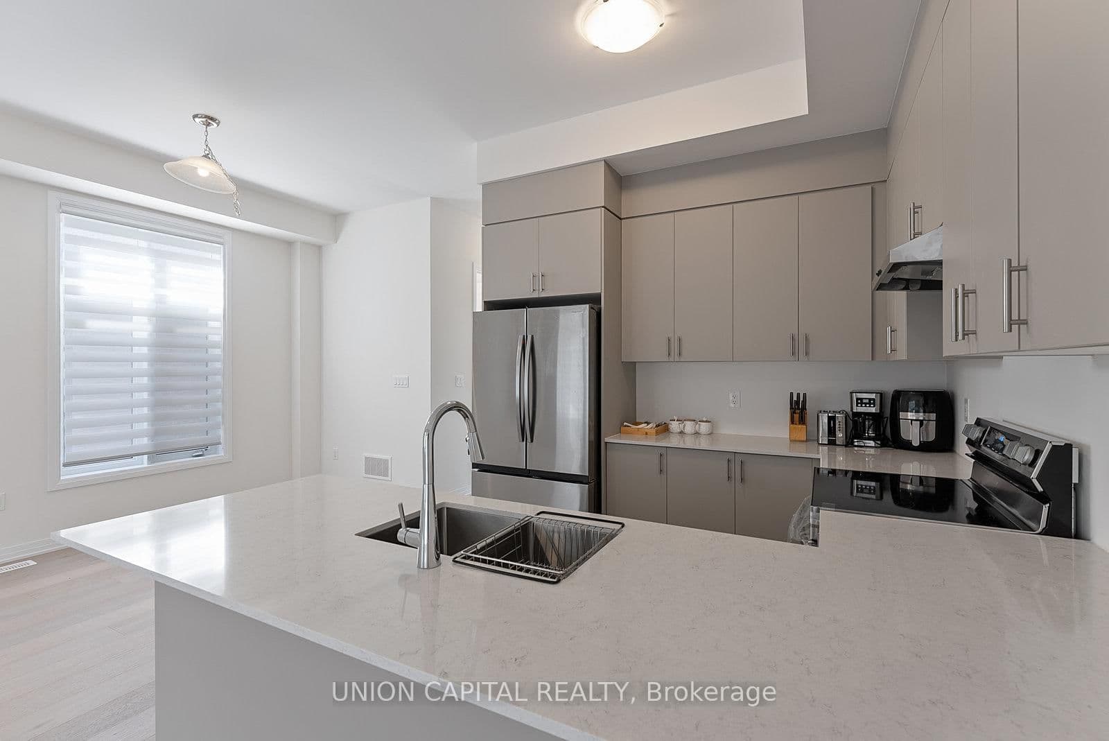 11437 Leslie Street thumbnail 19