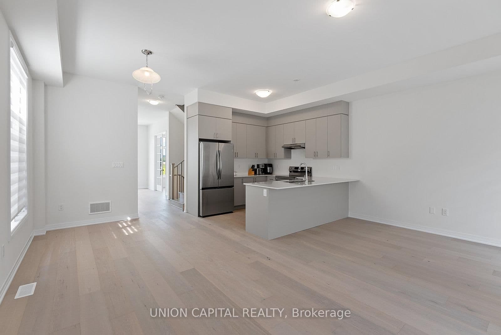 11437 Leslie Street thumbnail 21