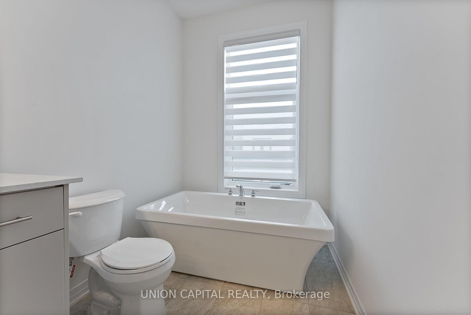 11437 Leslie Street thumbnail 36