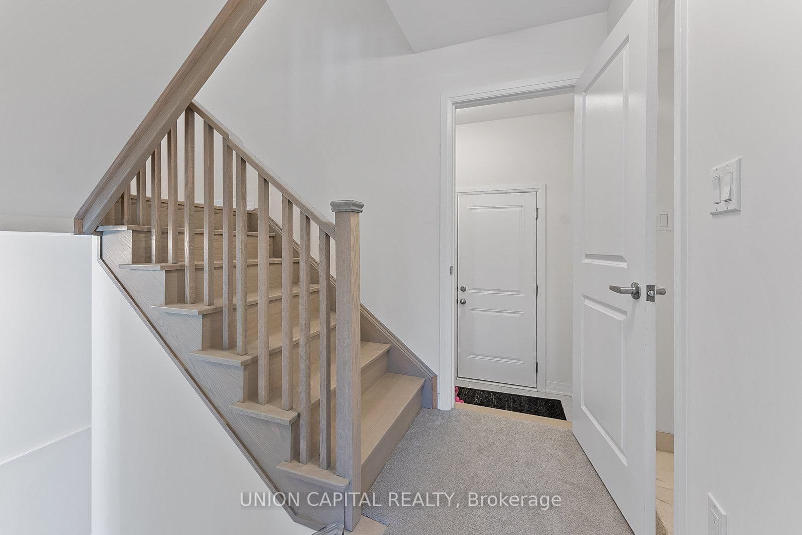 11437 Leslie Street thumbnail 5