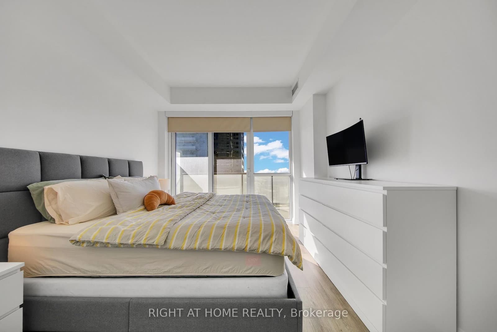 65 Oneida Crescent, Unit 903 thumbnail 14