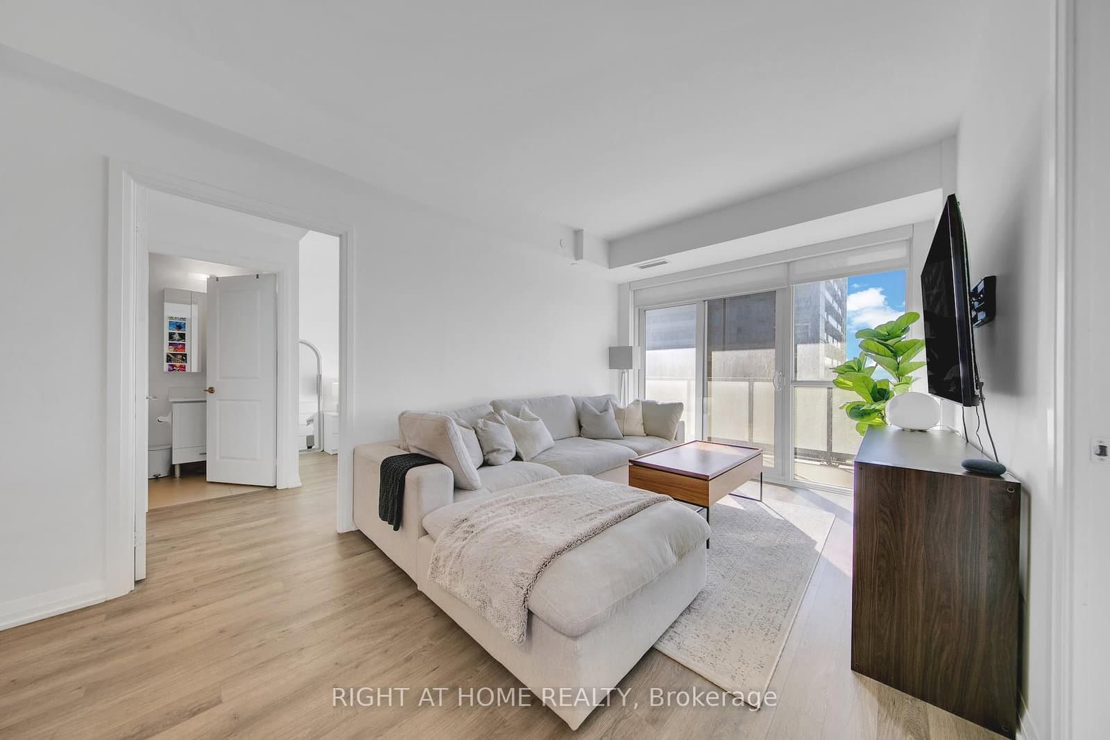 65 Oneida Crescent, Unit 903 thumbnail 5