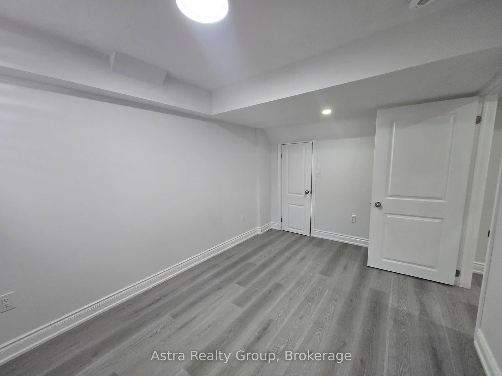 105 Coldwell Bay Circle thumbnail 12