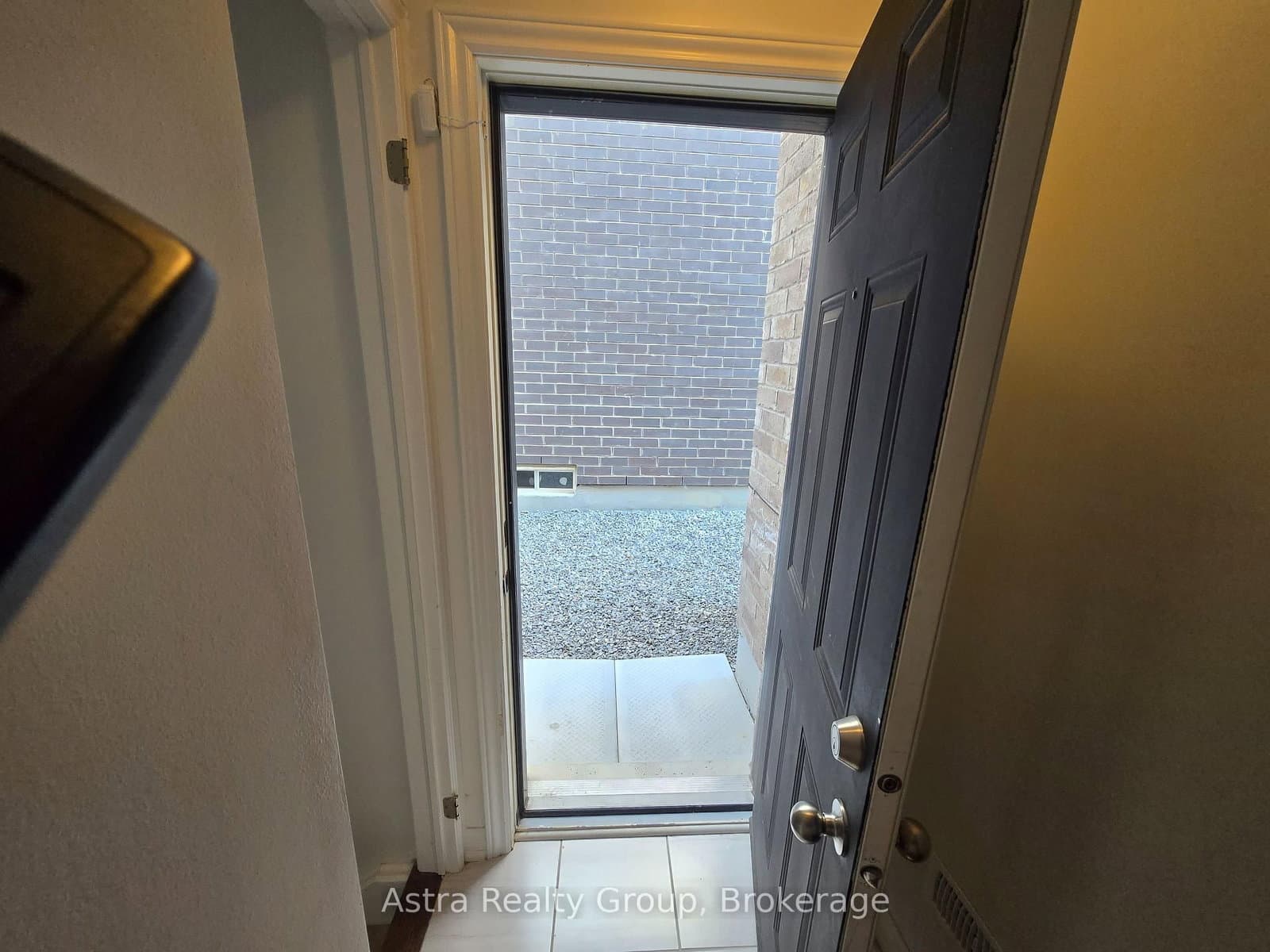 105 Coldwell Bay Circle thumbnail 2