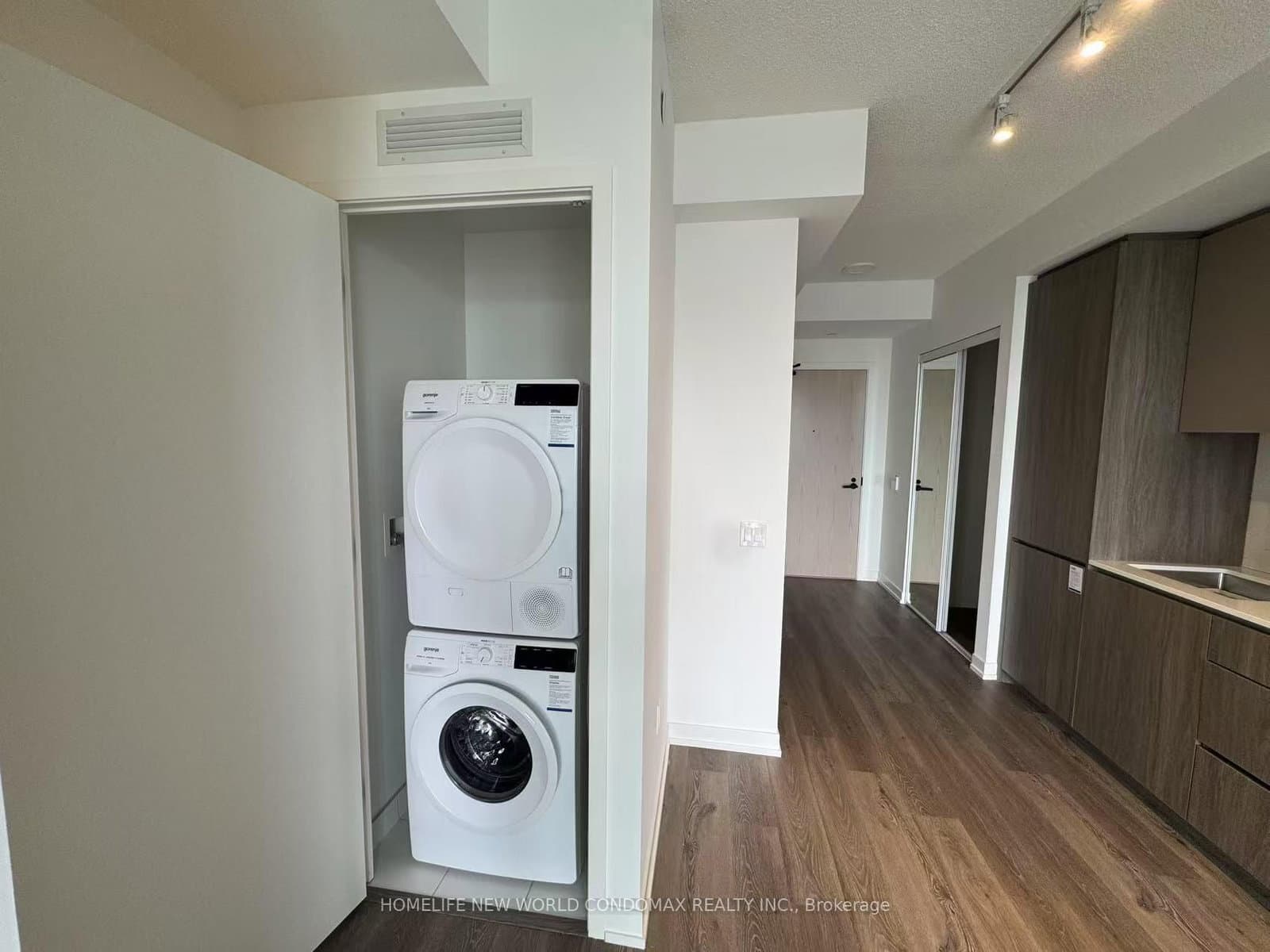 28 Interchange Way, Unit 1807 thumbnail 10