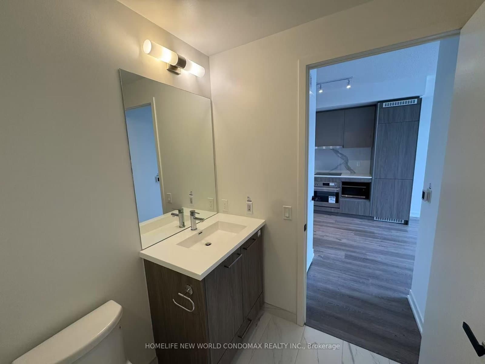28 Interchange Way, Unit 1807 thumbnail 4