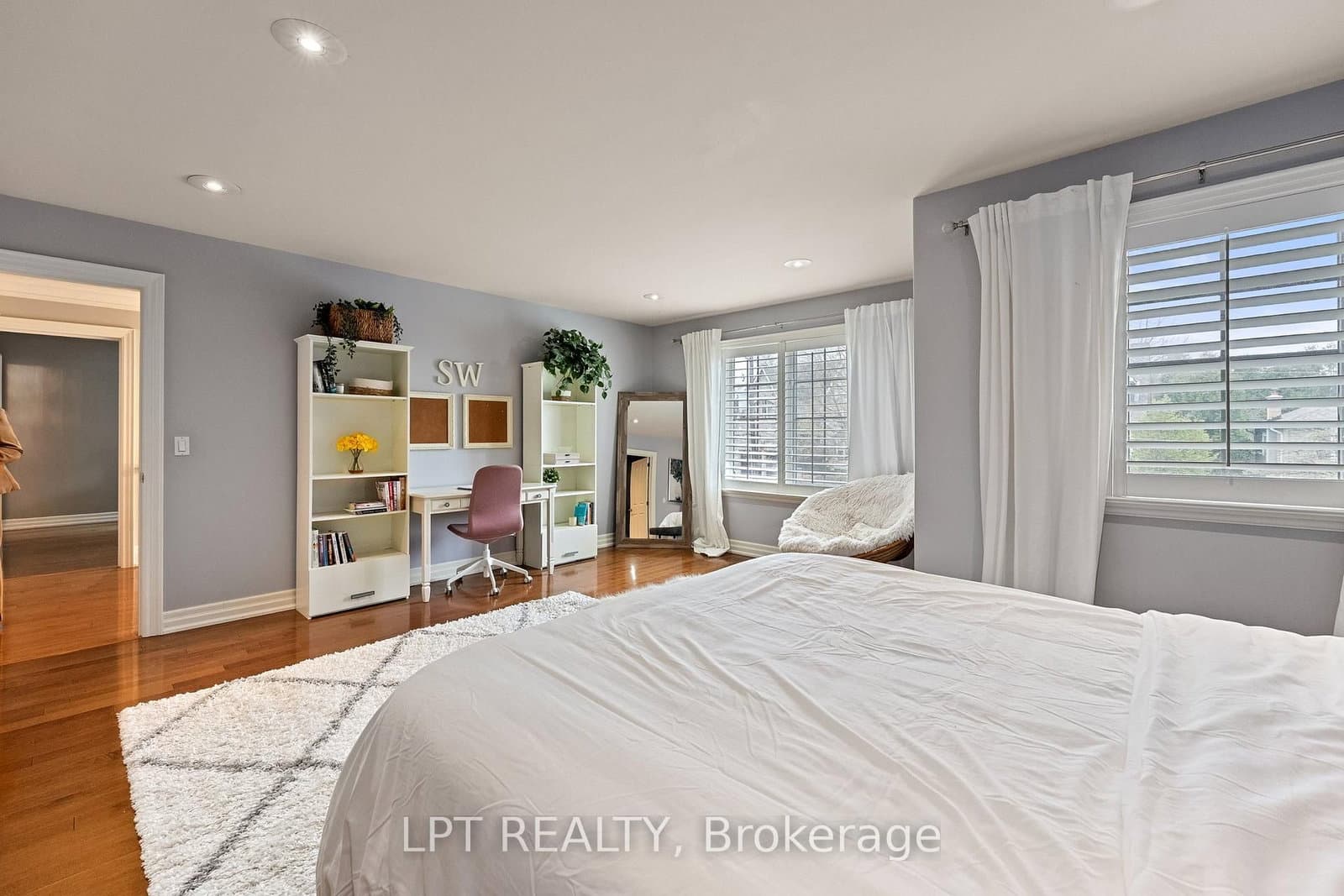 112 Tyler Street thumbnail 37