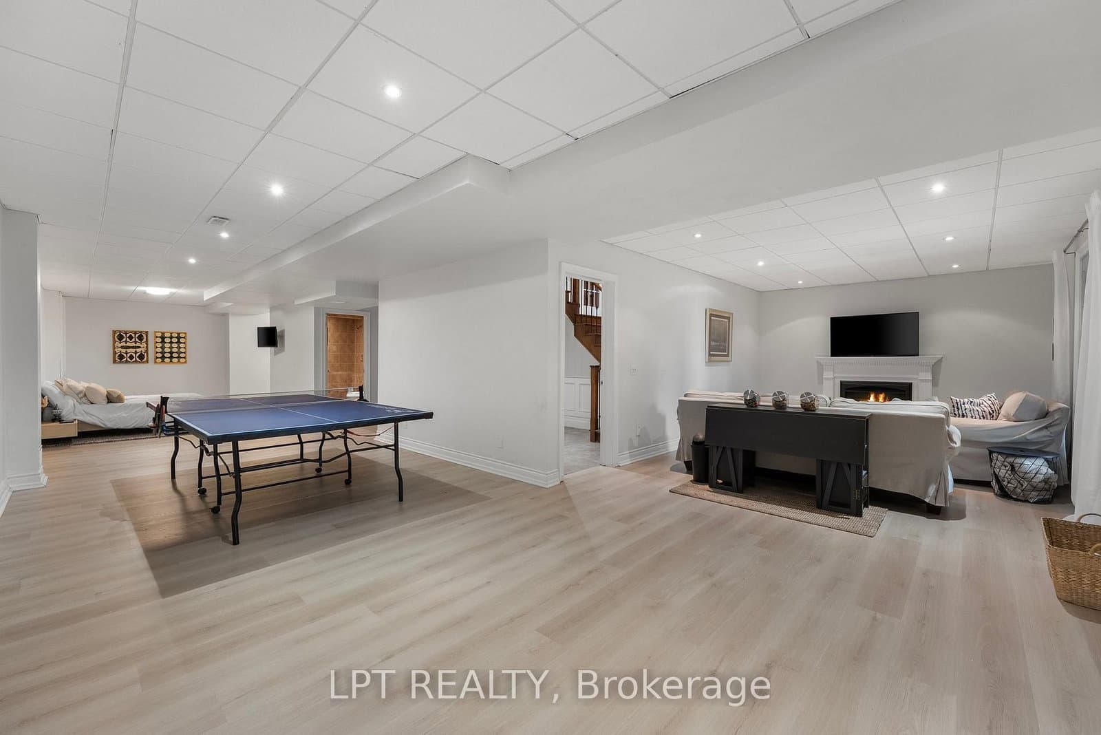112 Tyler Street thumbnail 43
