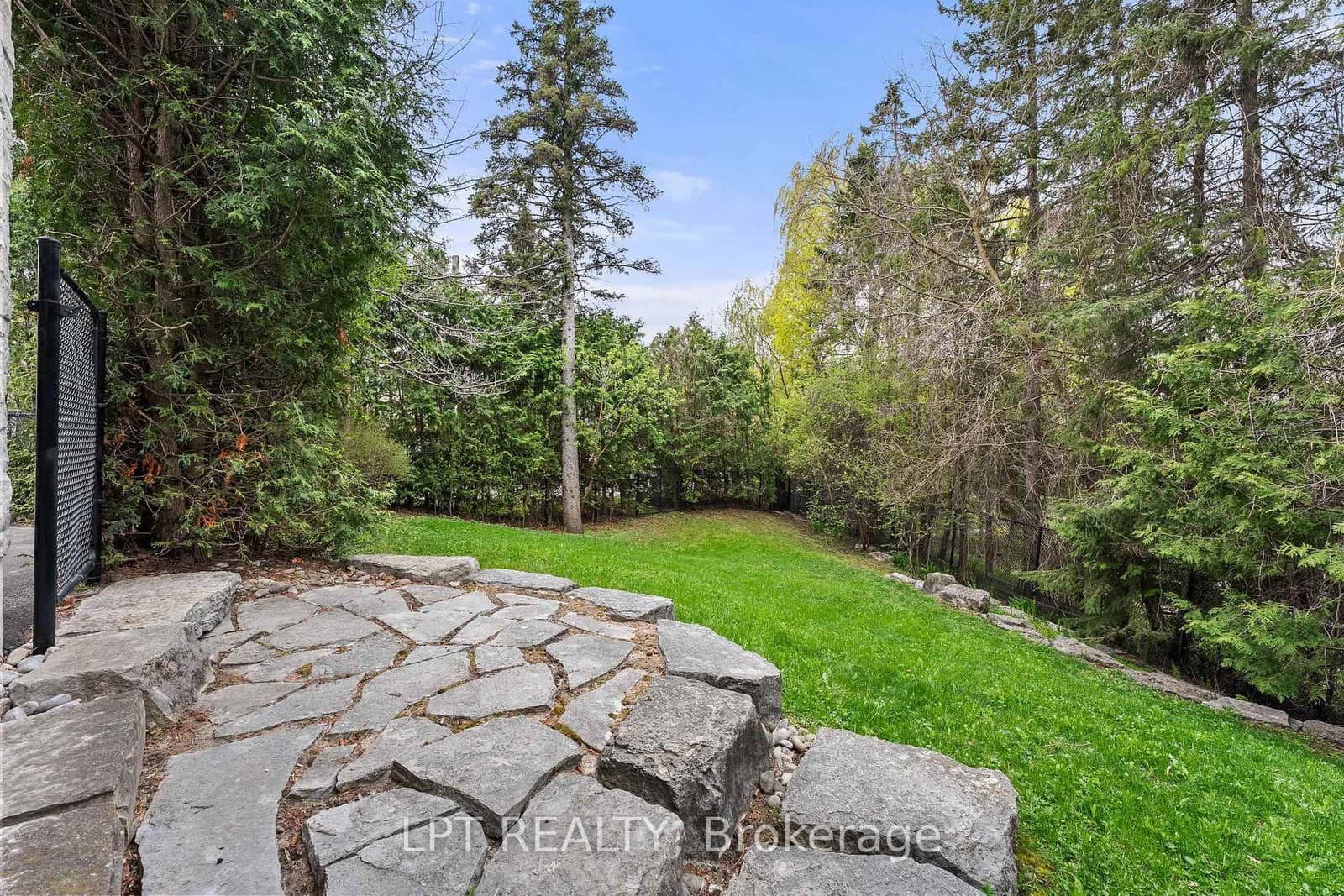 112 Tyler Street thumbnail 46