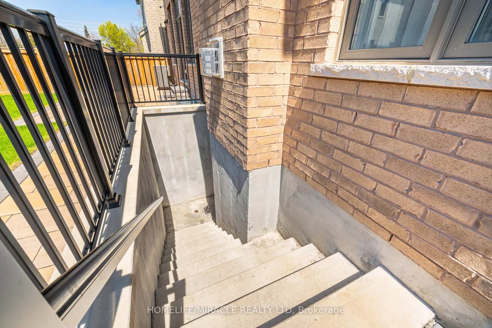 642 Barons Street thumbnail 49