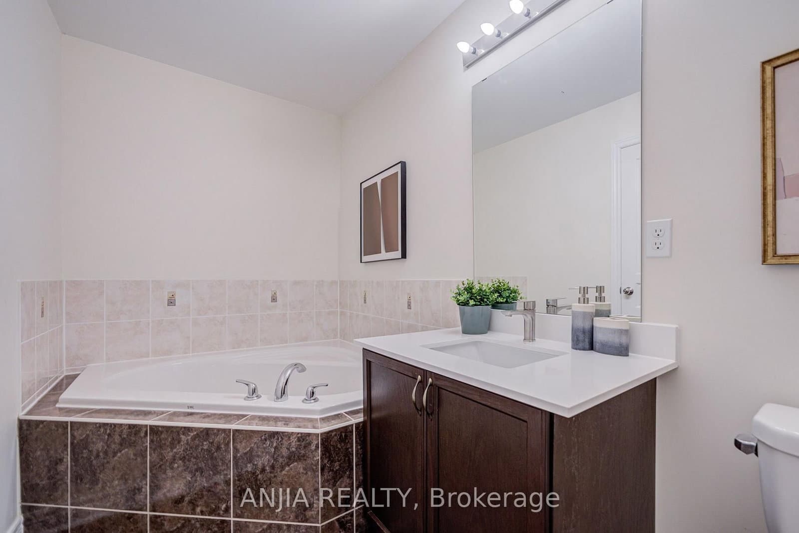 2406 Bur Oak Avenue thumbnail 22