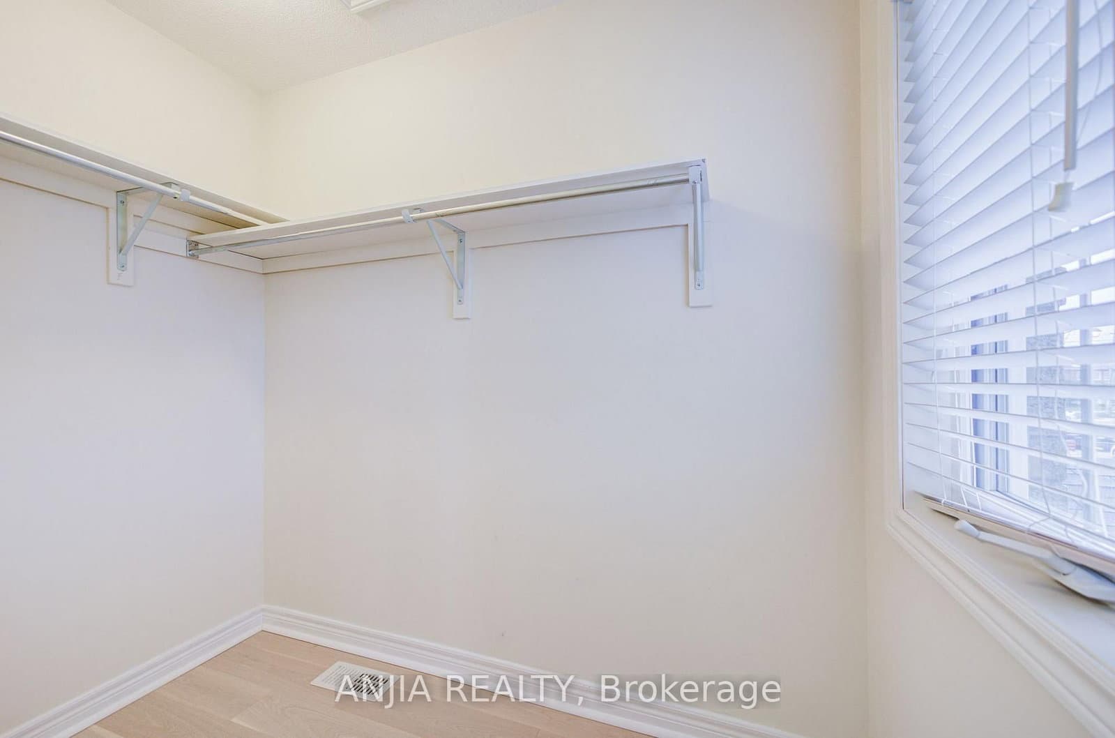 2406 Bur Oak Avenue thumbnail 26