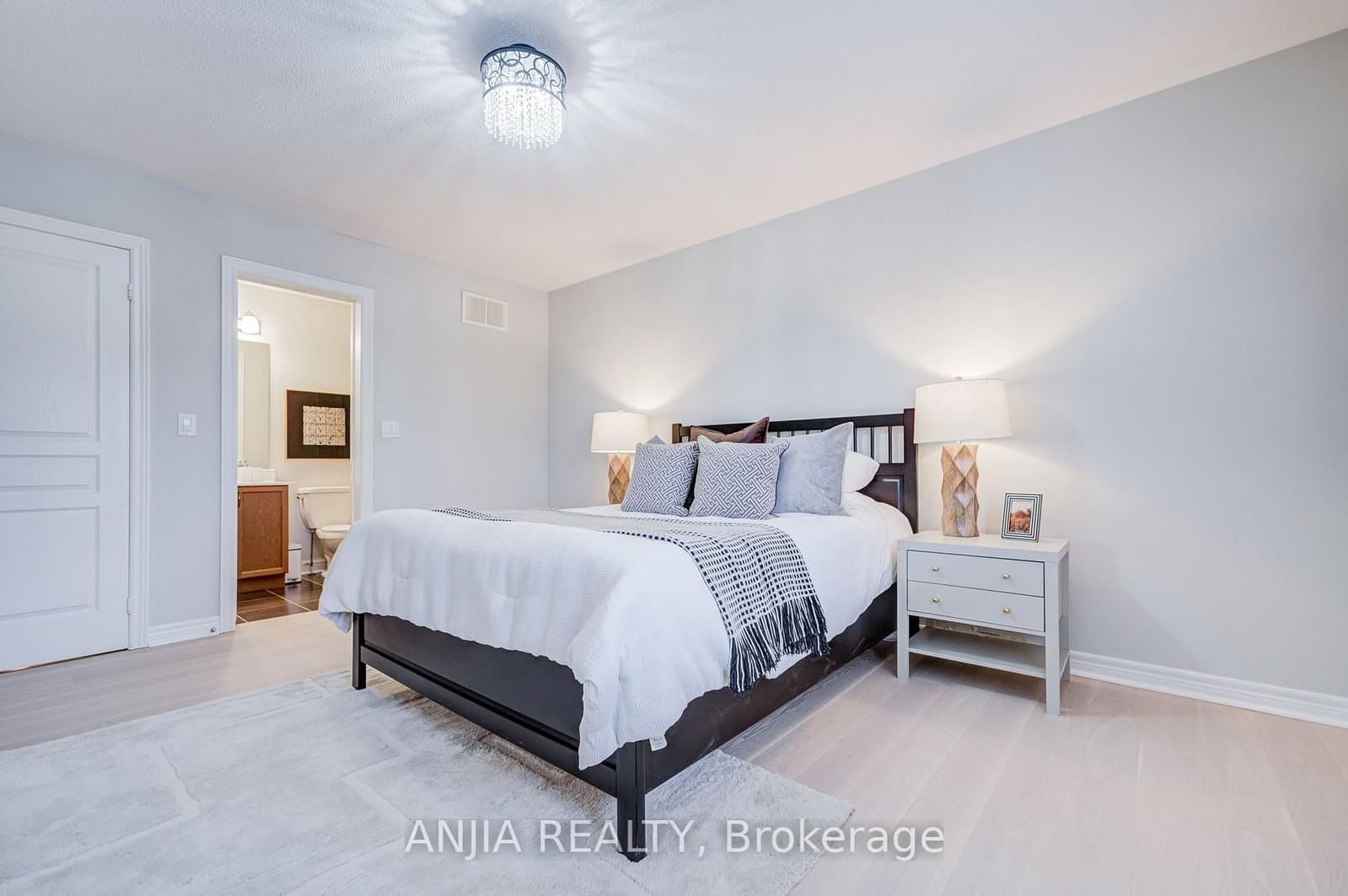 2406 Bur Oak Avenue thumbnail 29