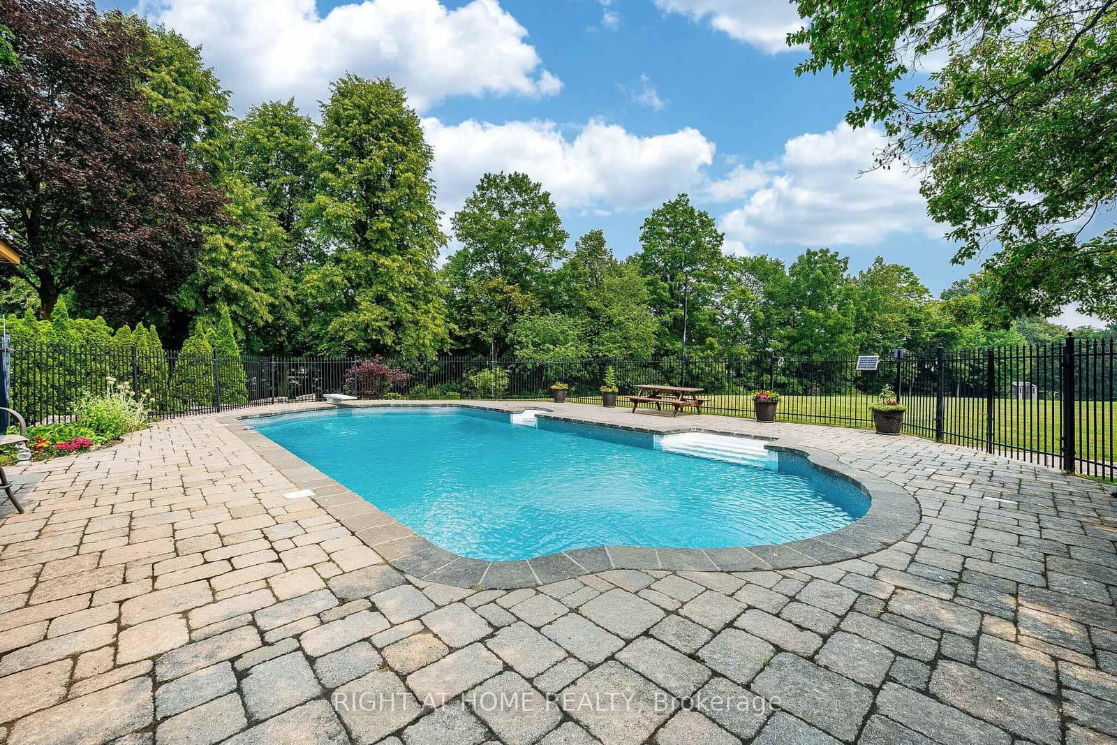 9 Glenridge Drive thumbnail 35