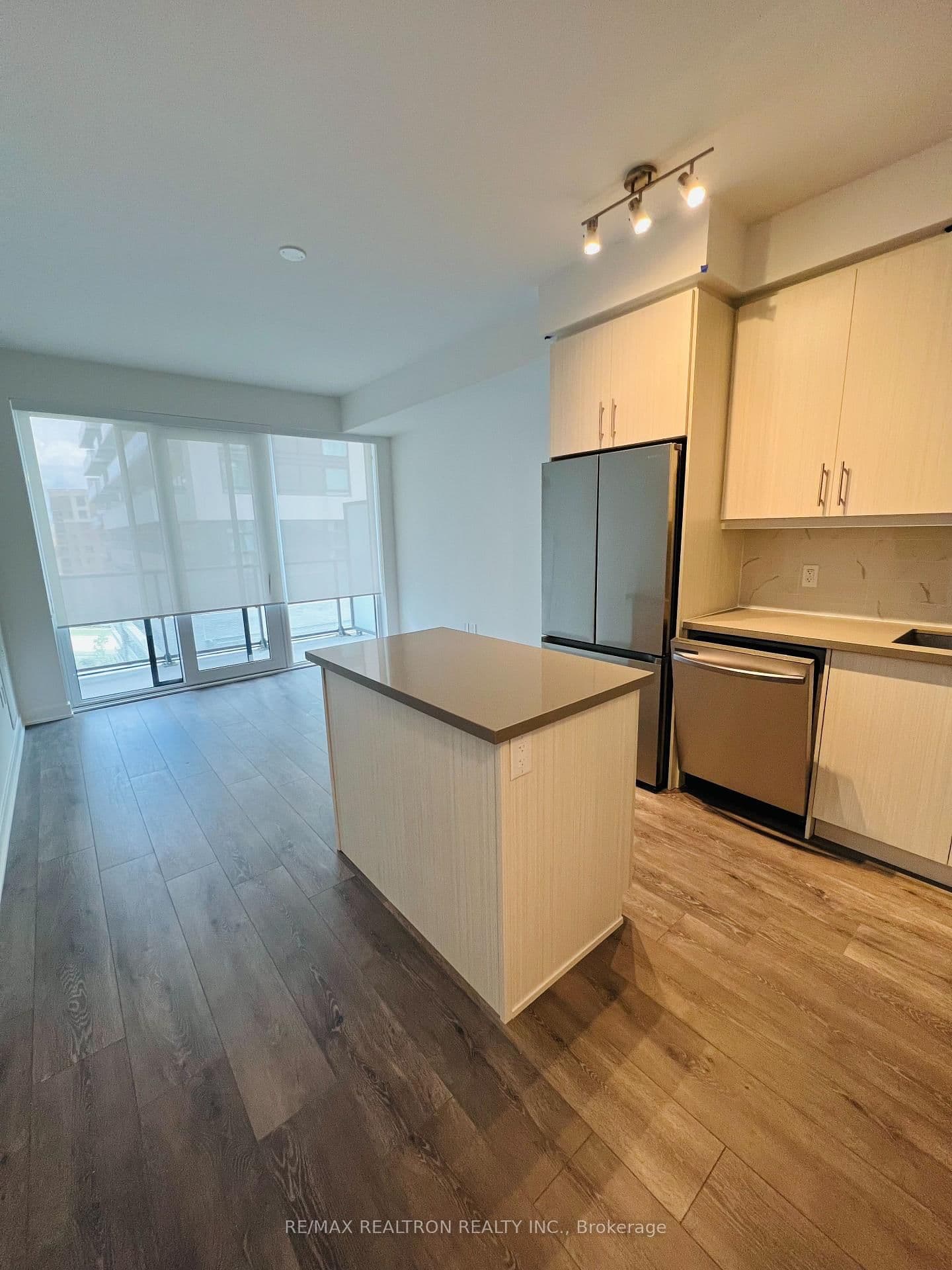 105 Oneida Crescent, Unit 904 thumbnail 3