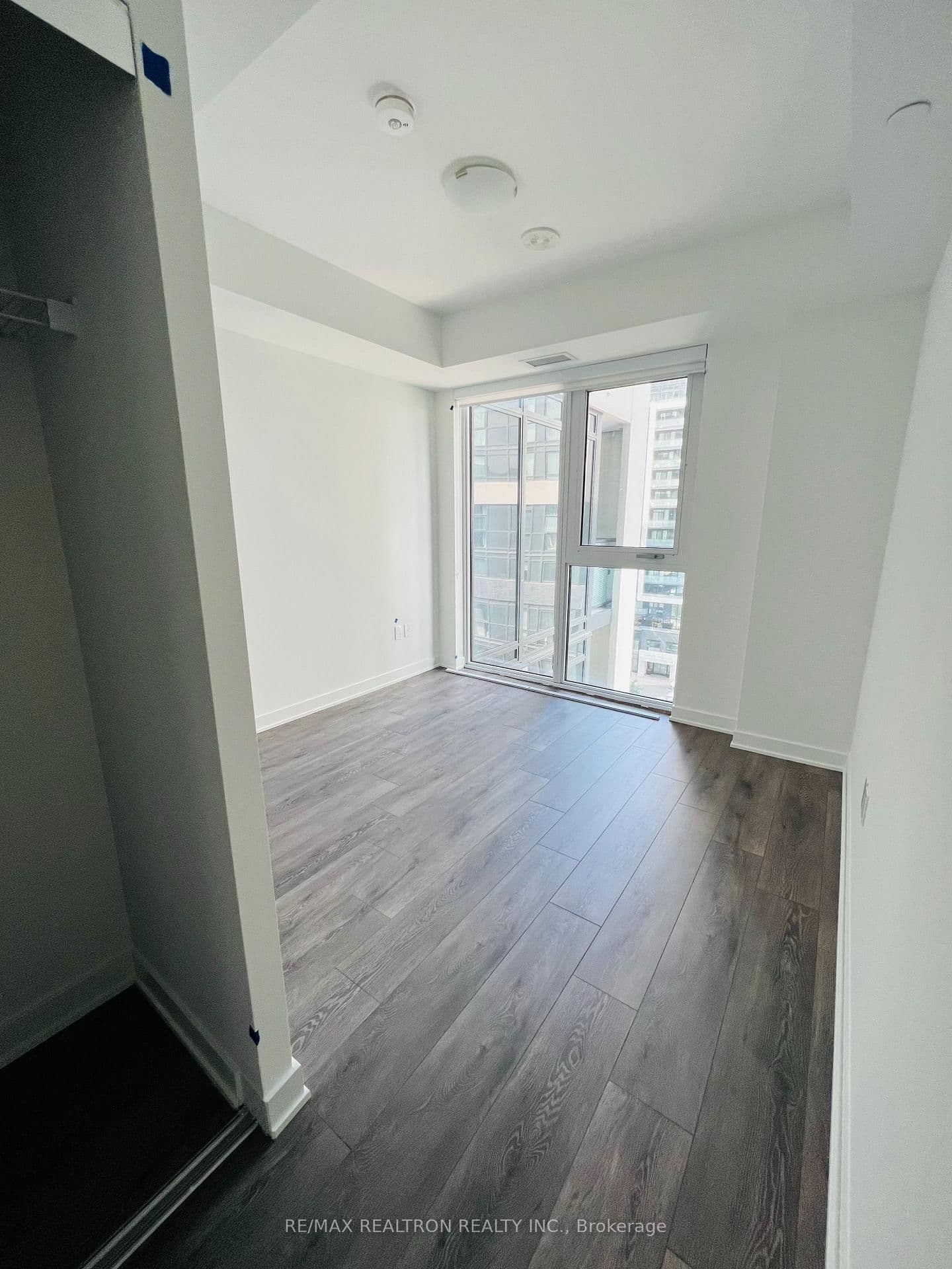 105 Oneida Crescent, Unit 904 thumbnail 5