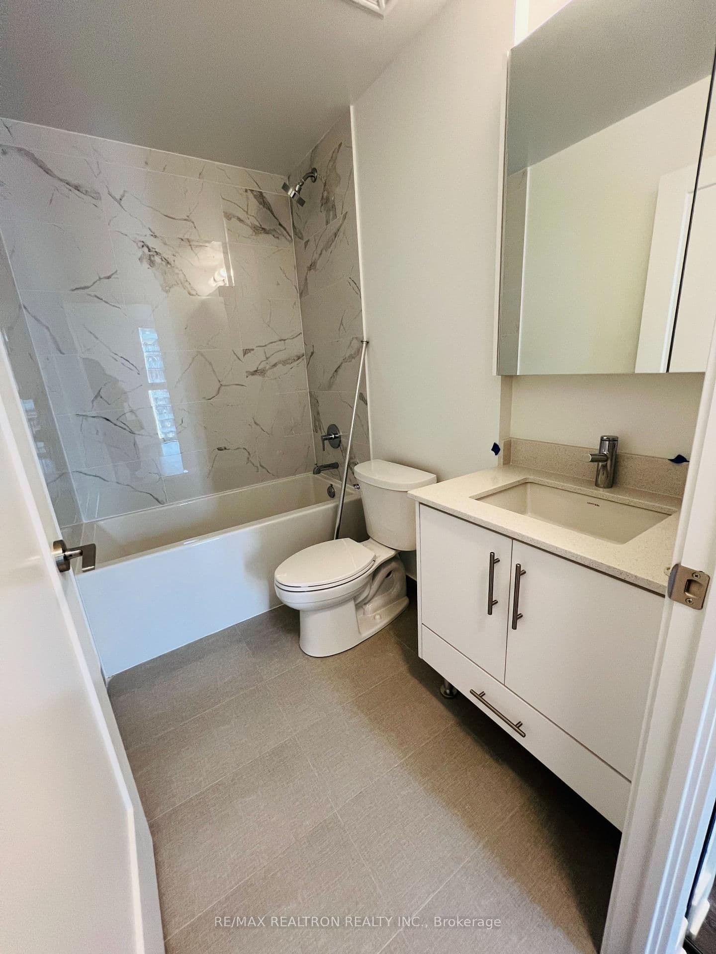 105 Oneida Crescent, Unit 904 thumbnail 9