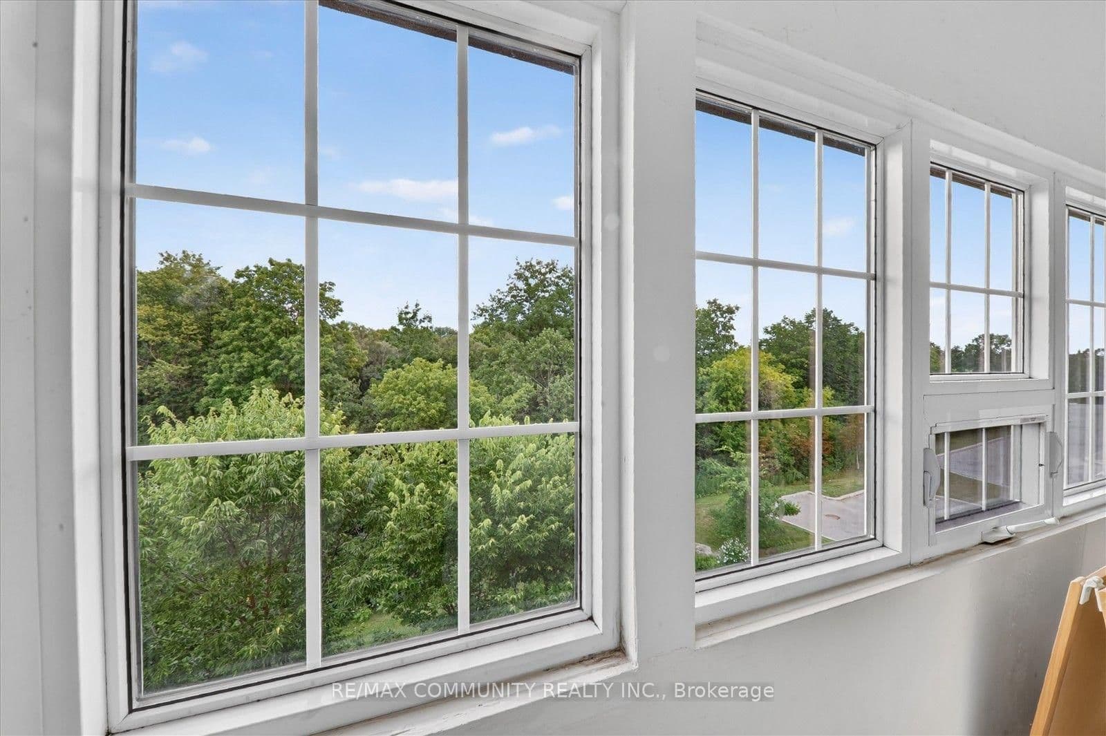 9431 Jane Street, Unit 308 thumbnail 24