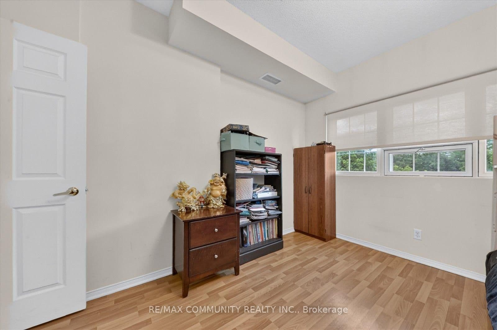 9431 Jane Street, Unit 308 thumbnail 26