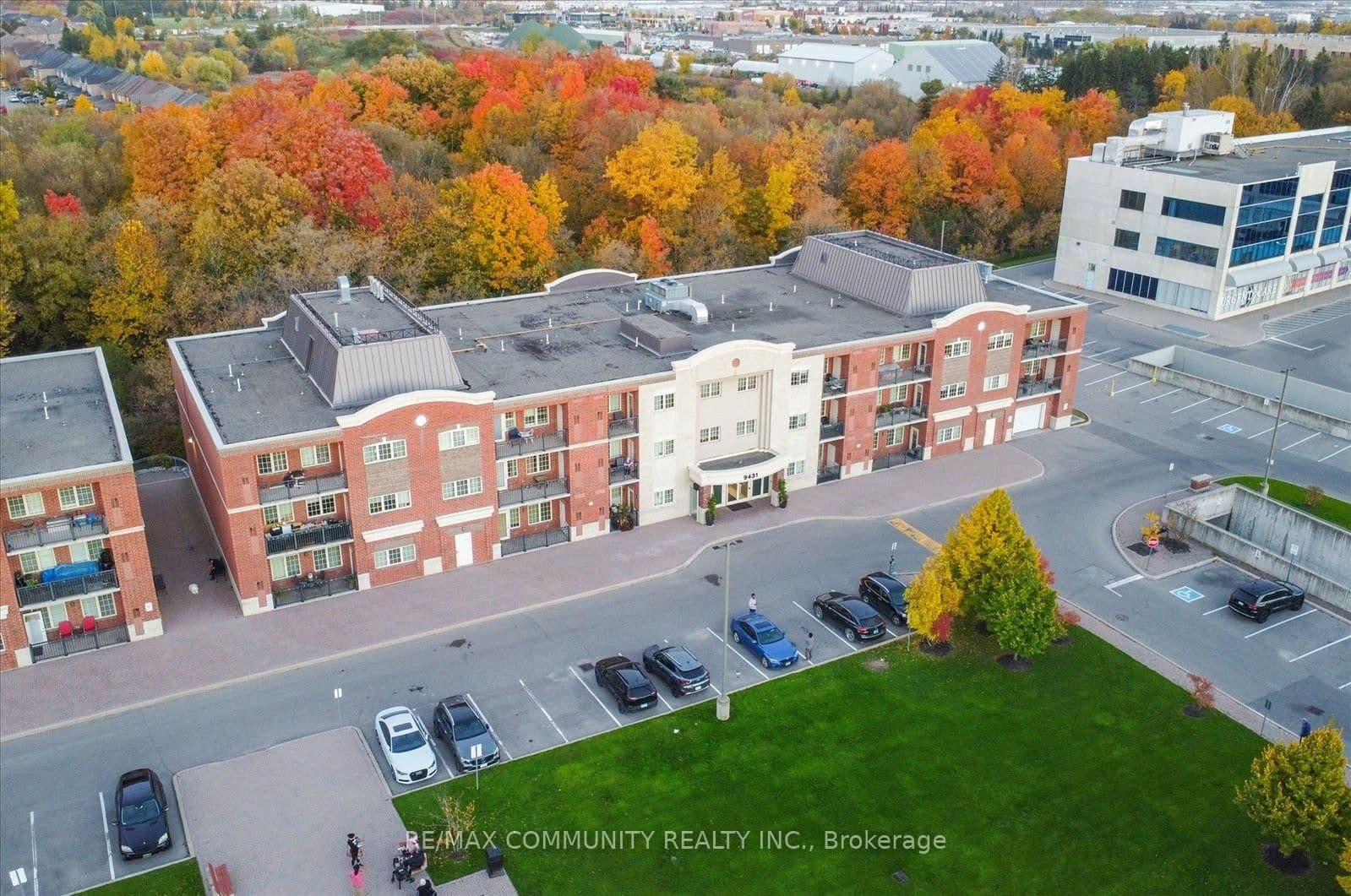 9431 Jane Street, Unit 308 thumbnail 3