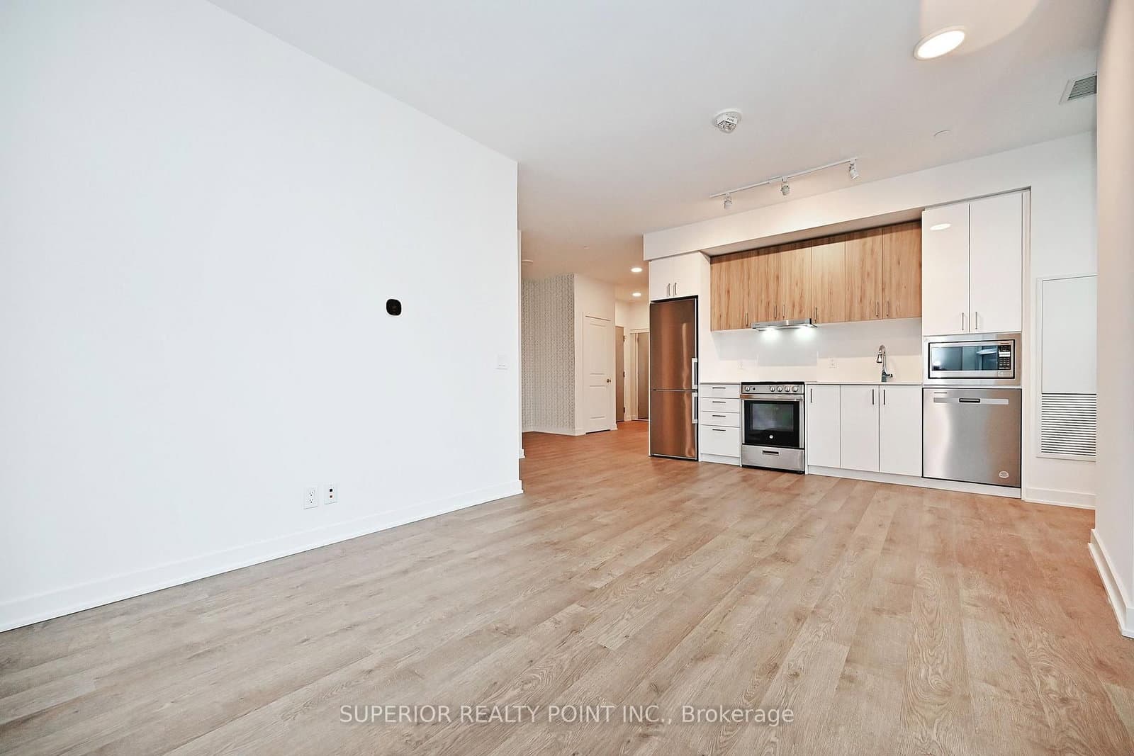 30 Upper Mall Way, Unit A214 thumbnail 12