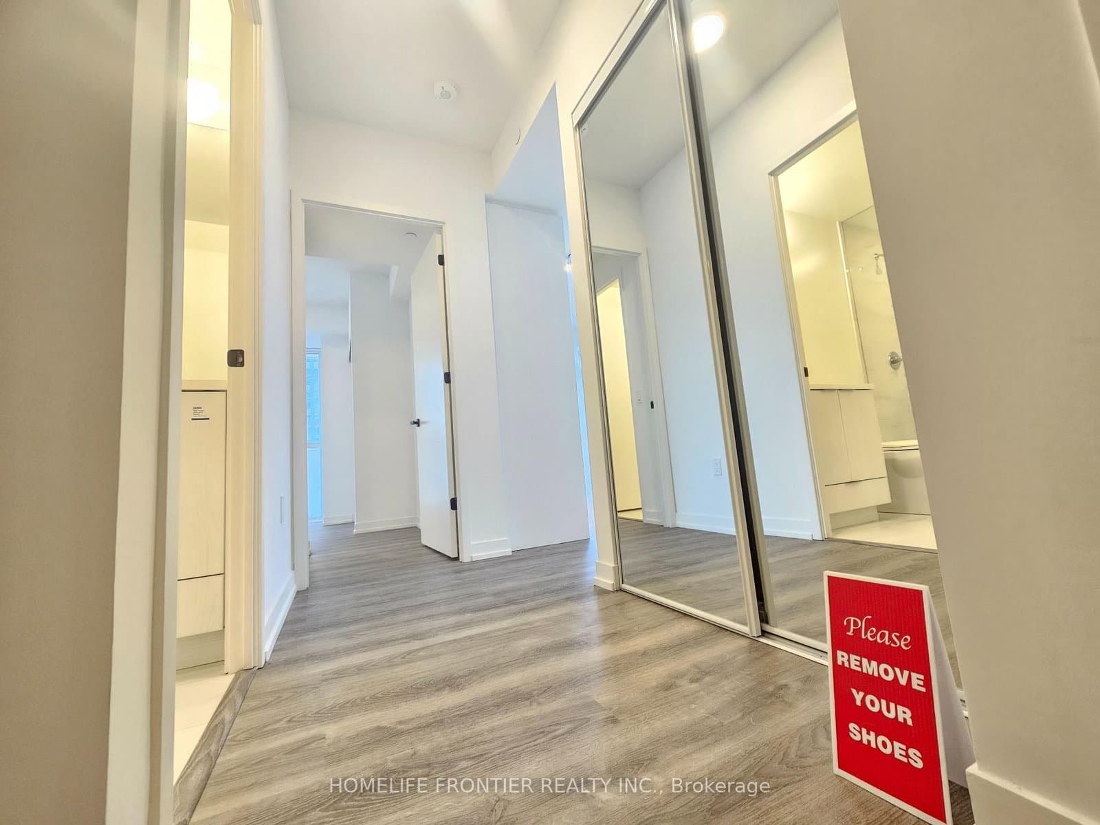 8 Interchange Way, Unit 902 thumbnail 3