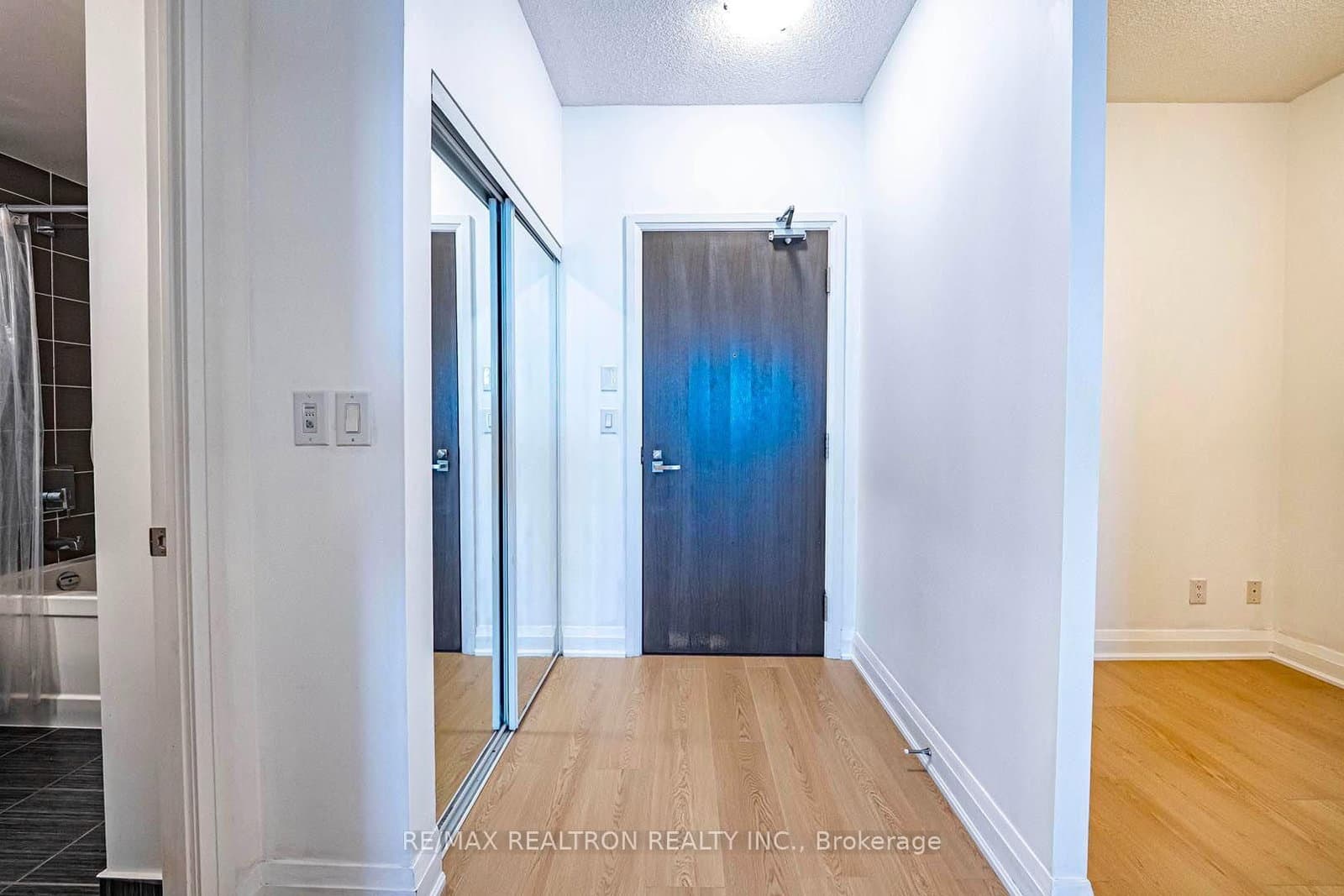 7161 Yonge Street, Unit 418 thumbnail 2