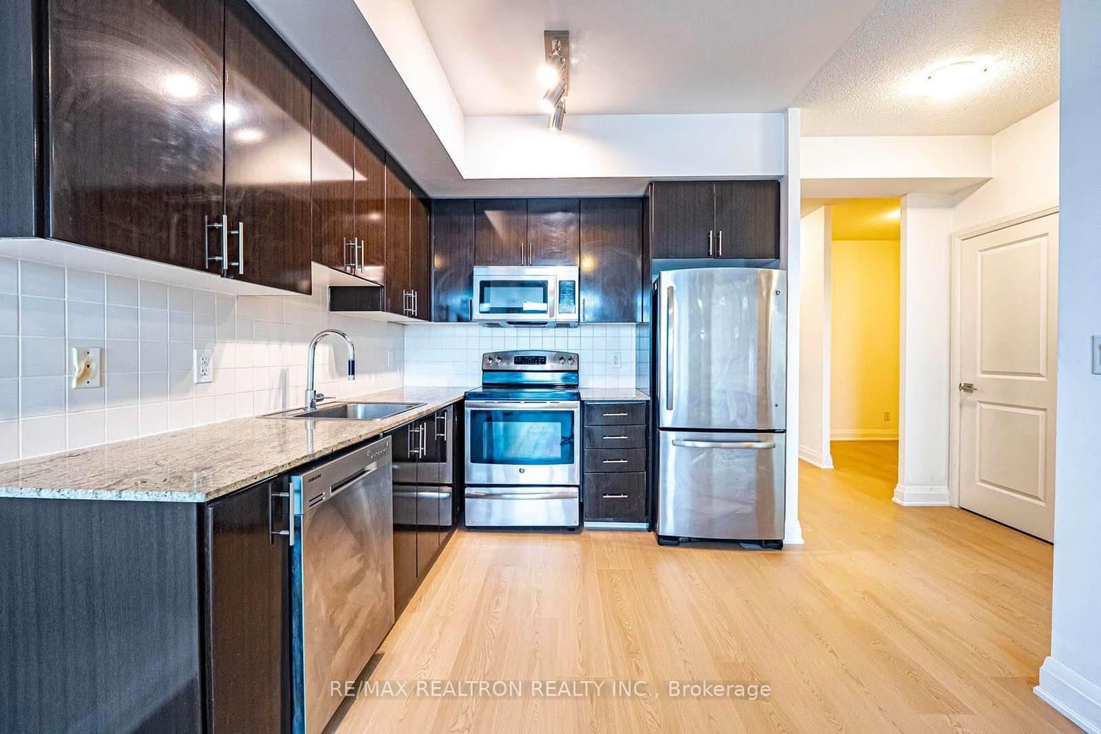 7161 Yonge Street, Unit 418 thumbnail 6