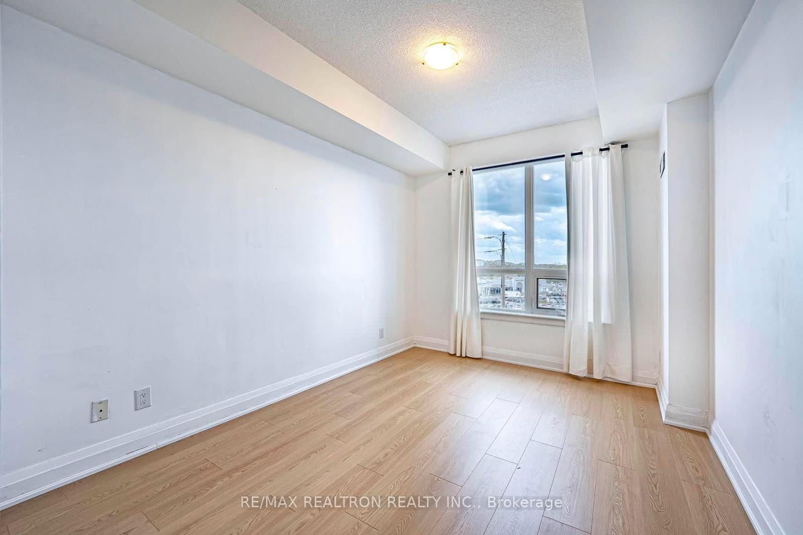 7161 Yonge Street, Unit 418 thumbnail 8