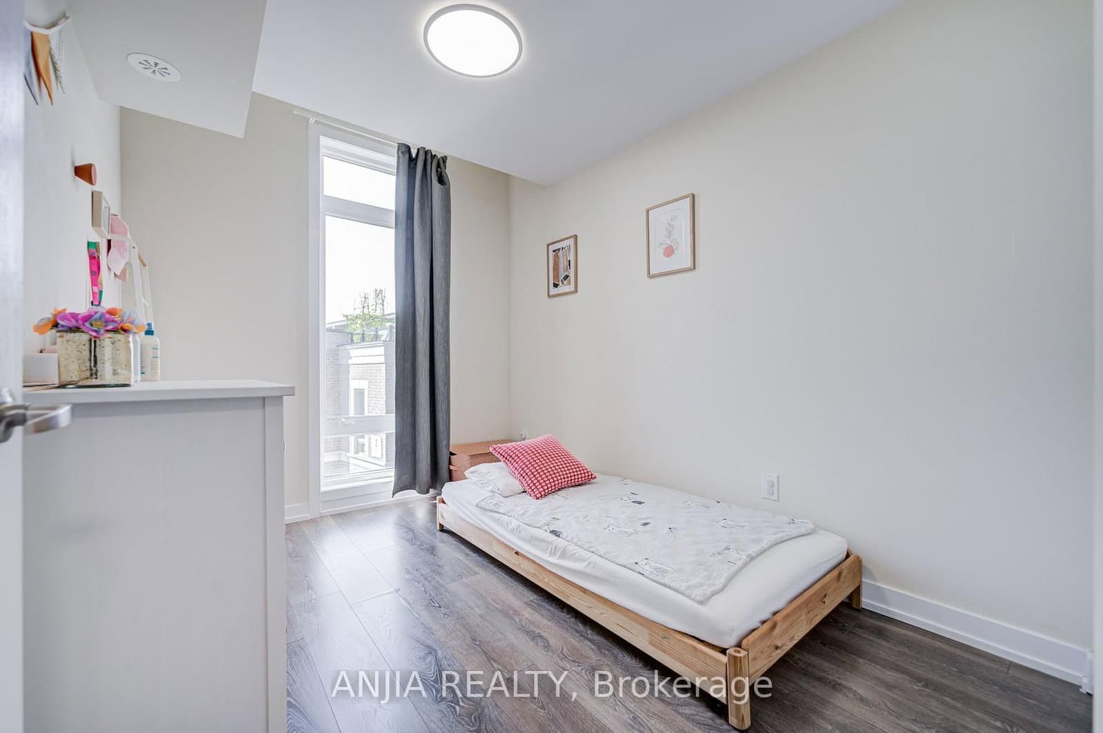 10 Westmeath Lane, Unit 2210 thumbnail 13