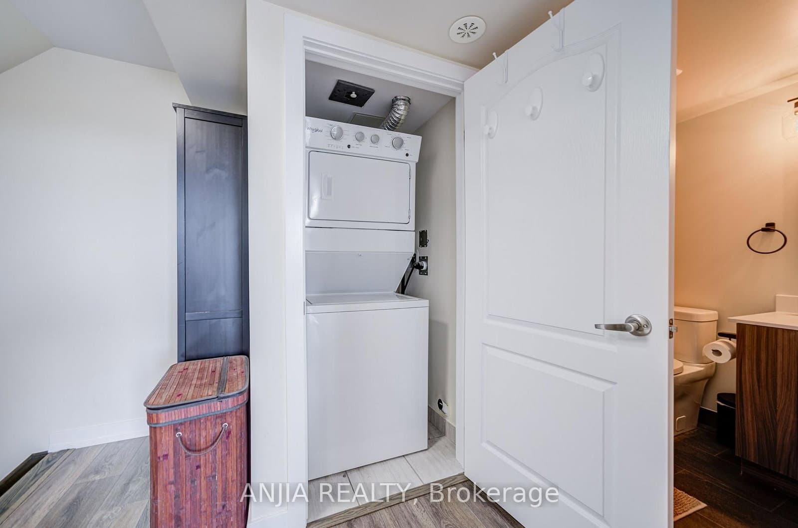 10 Westmeath Lane, Unit 2210 thumbnail 19