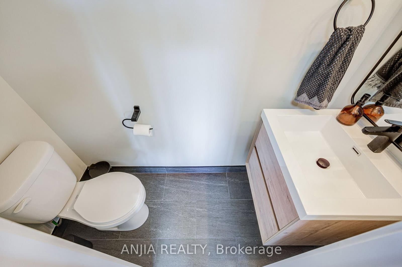 10 Westmeath Lane, Unit 2210 thumbnail 3