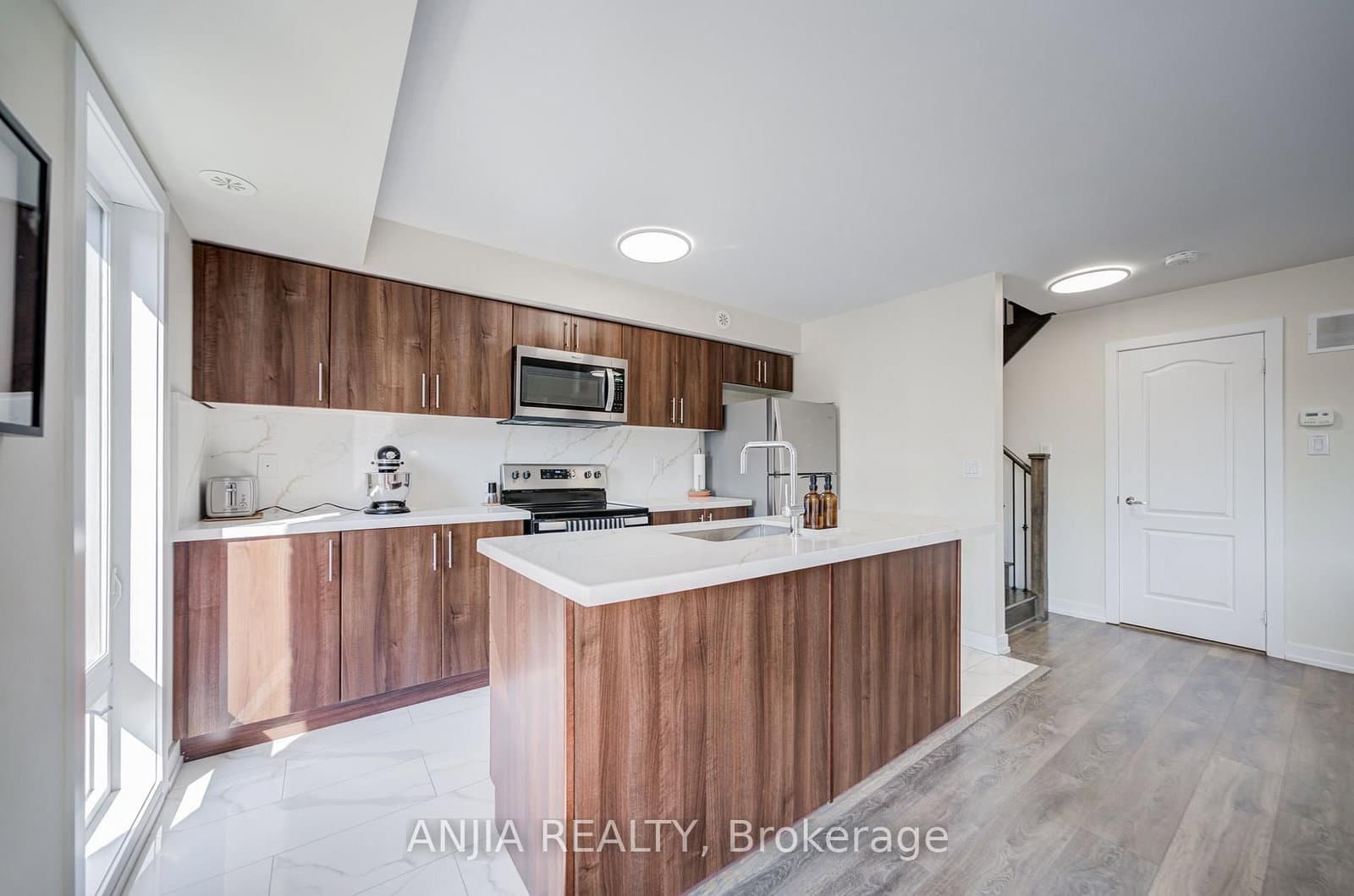 10 Westmeath Lane, Unit 2210 thumbnail 6