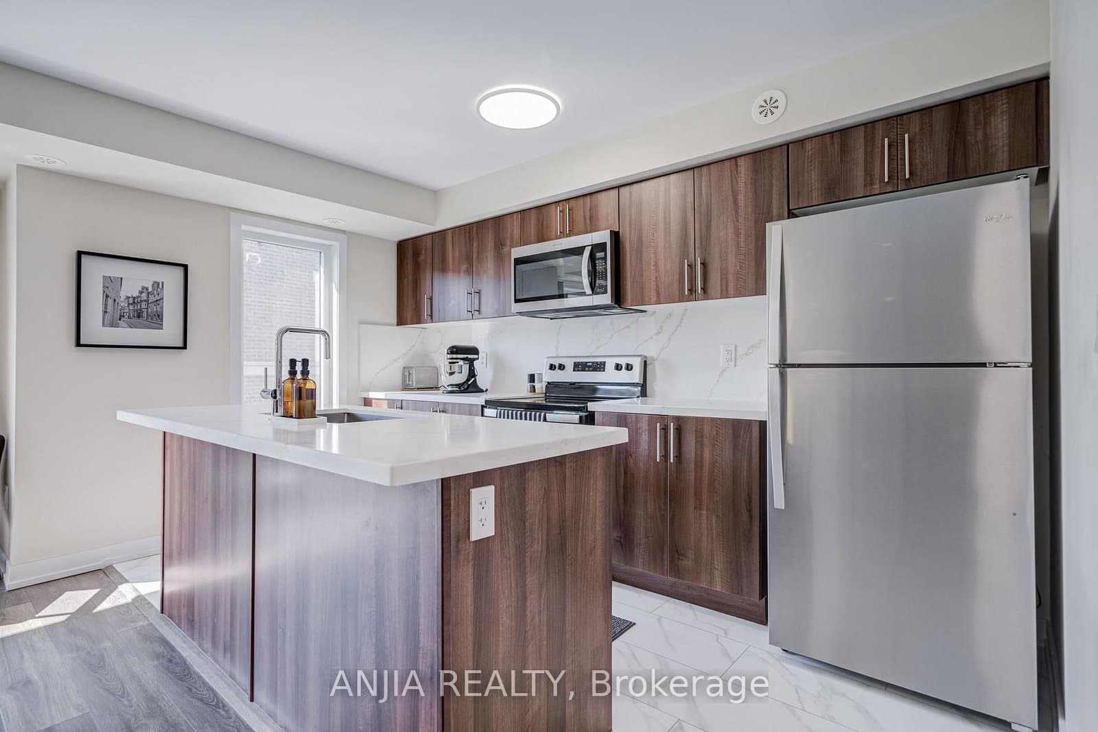 10 Westmeath Lane, Unit 2210 thumbnail 7