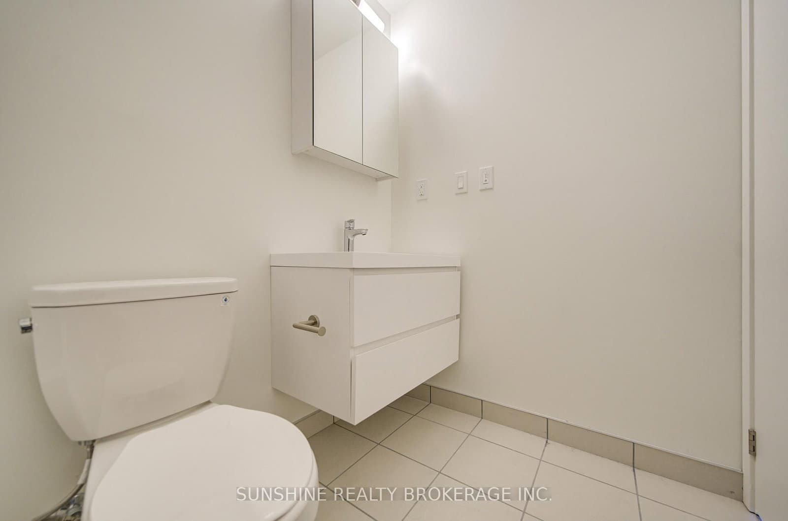 38 Simcoe Promenade, Unit 311 thumbnail 38