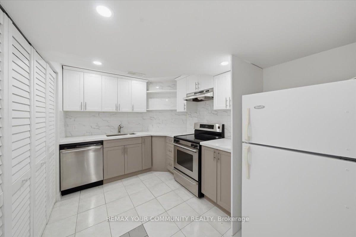 2 Hollywood Hill Circle, Unit Lower thumbnail 8