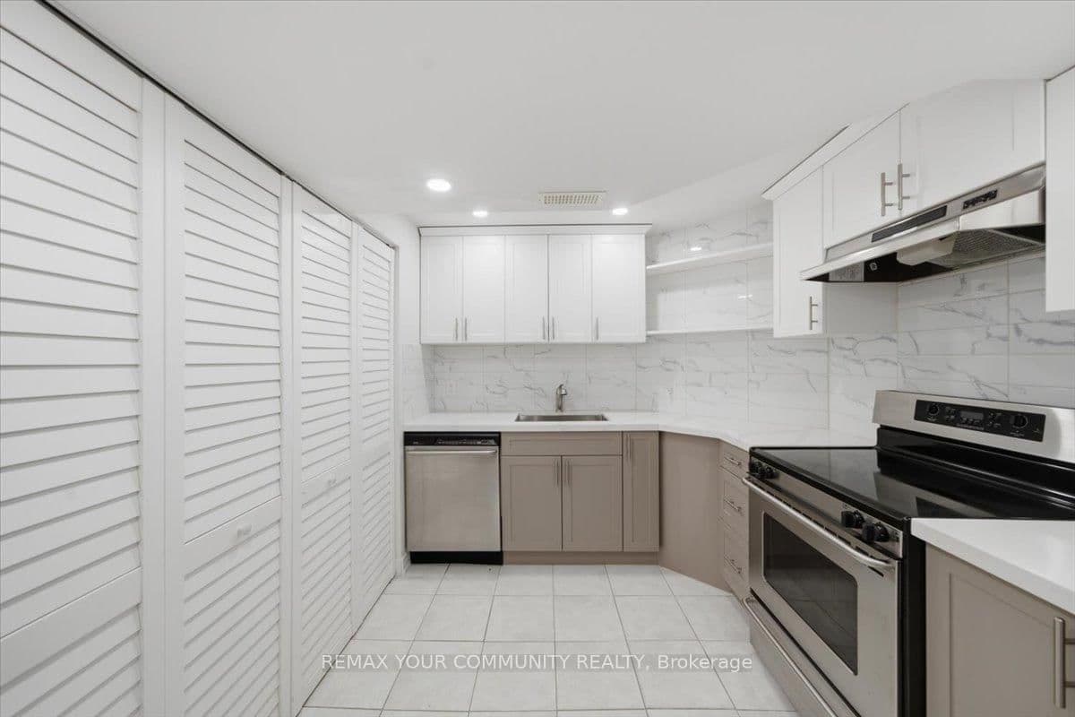 2 Hollywood Hill Circle, Unit Lower thumbnail 9